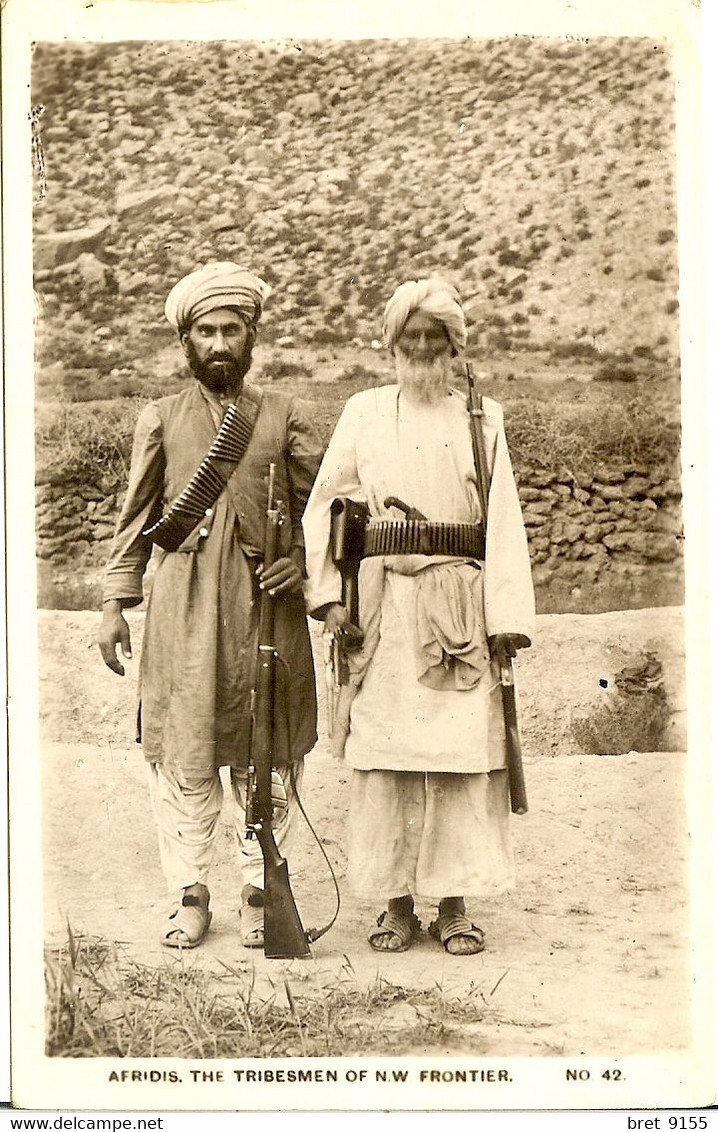 CARTE PHOTO AFRIDIS. THE TRIBESMEN OF N.W. FRONTIER  LES HOMMES SONT FORTEMENT ARMES - Pakistán