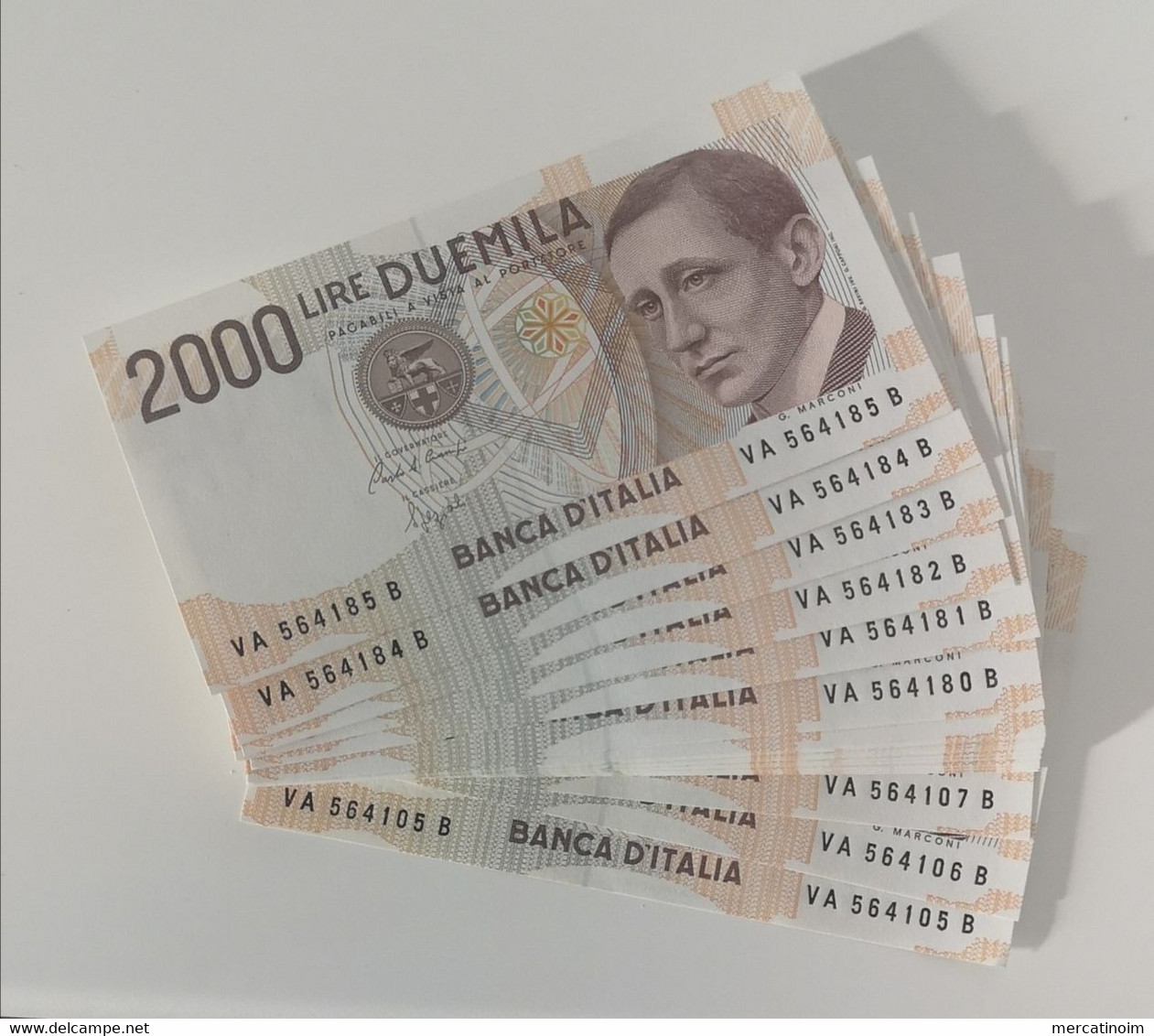 ITALIA BANCONOTE DA LIRE 2000 MARCONI LOTTO DI 81 CONSECUTIVE SERIE VA564105B - VA564185B FDS - 2000 Liras