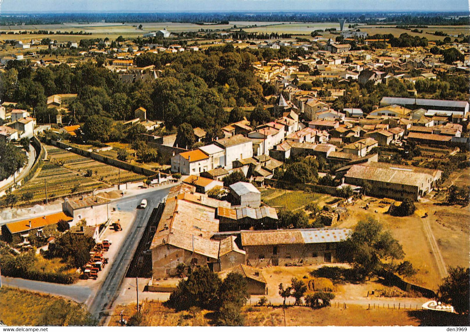 MAUZE-sur-le-MIGNON - Vue Panoramique Aérienne Du Bourg - Mauze Sur Le Mignon