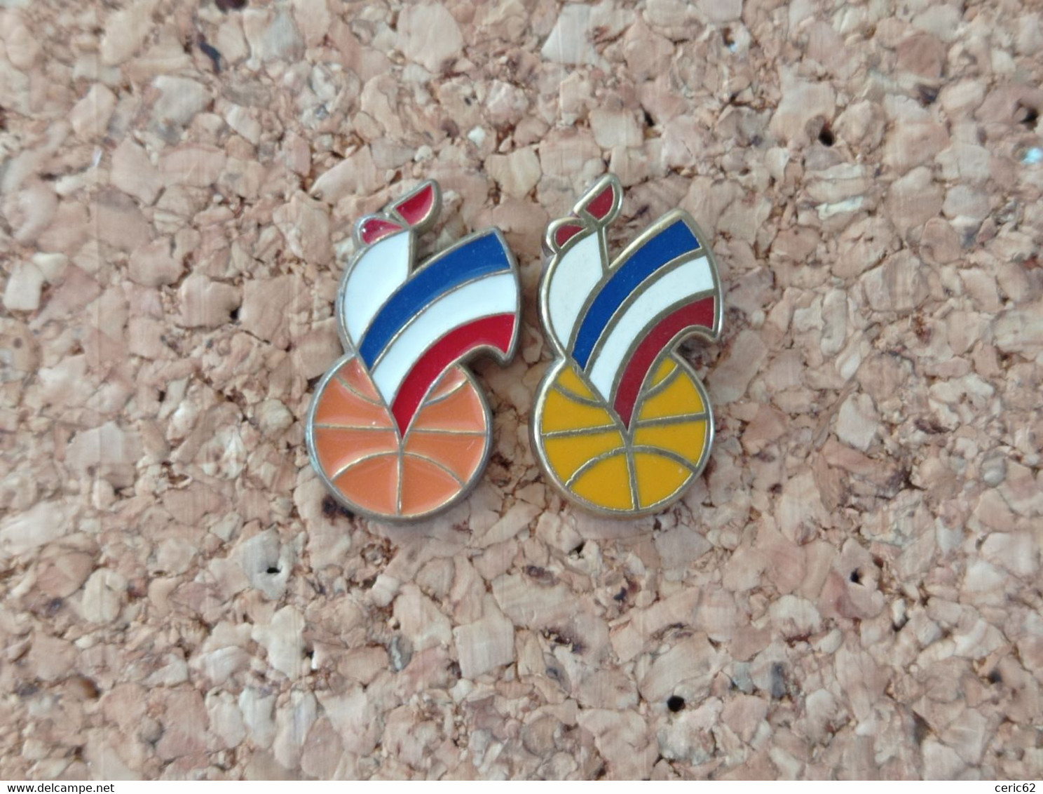 LOT DE 2 PINS FEDERATION FRANCAISE FRANCE BASKET BALL - Basketball