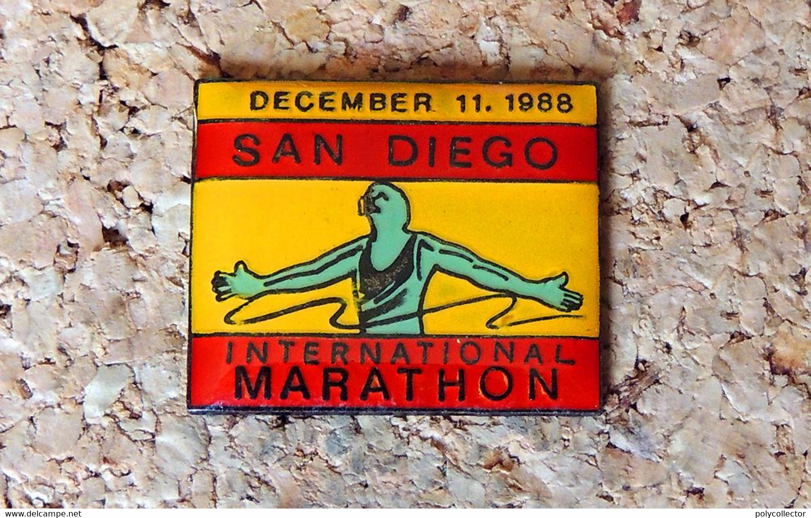 Pin's ATHLETISME- Marathon SAN DIEGO USA 1988 - Verni époxy - Fabricant Inconnu - Leichtathletik