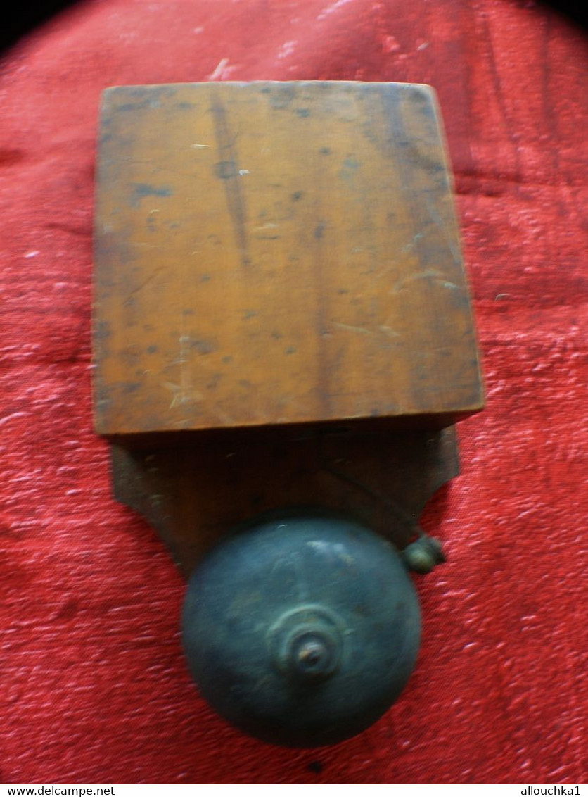 Sonnette De Porte Vintage Des Années 1920-une Cloche, Pour Tinter La Porte D'entrée Matériaux: Bois, Métal Français - Bells