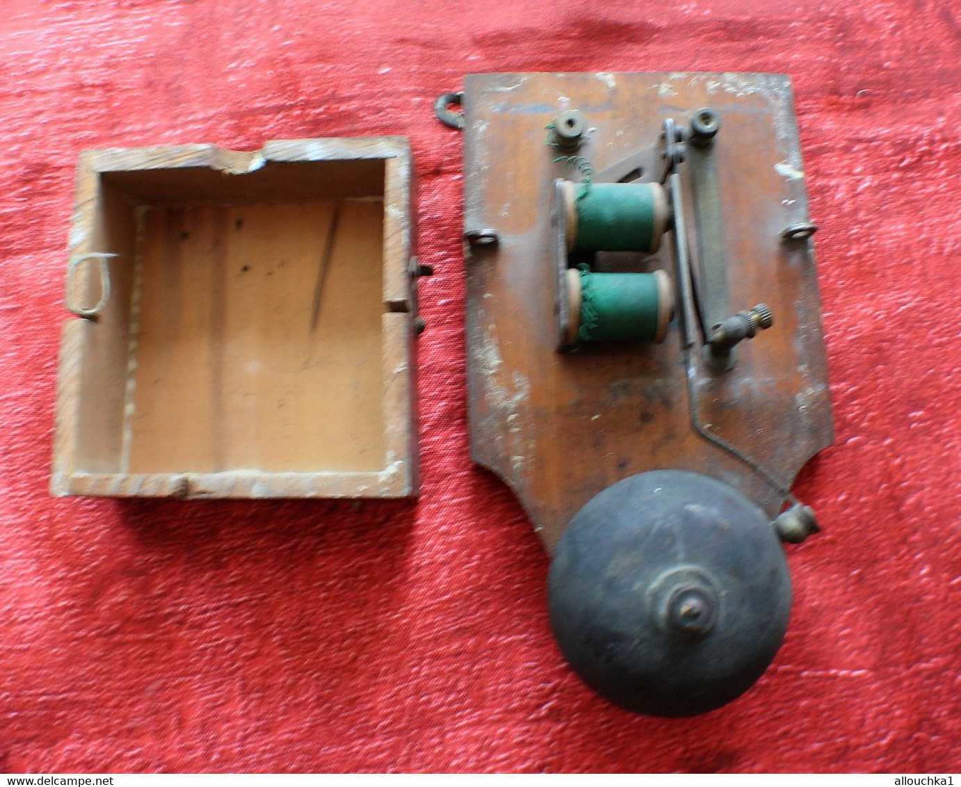 Sonnette De Porte Vintage Des Années 1920-une Cloche, Pour Tinter La Porte D'entrée Matériaux: Bois, Métal Français - Cloches