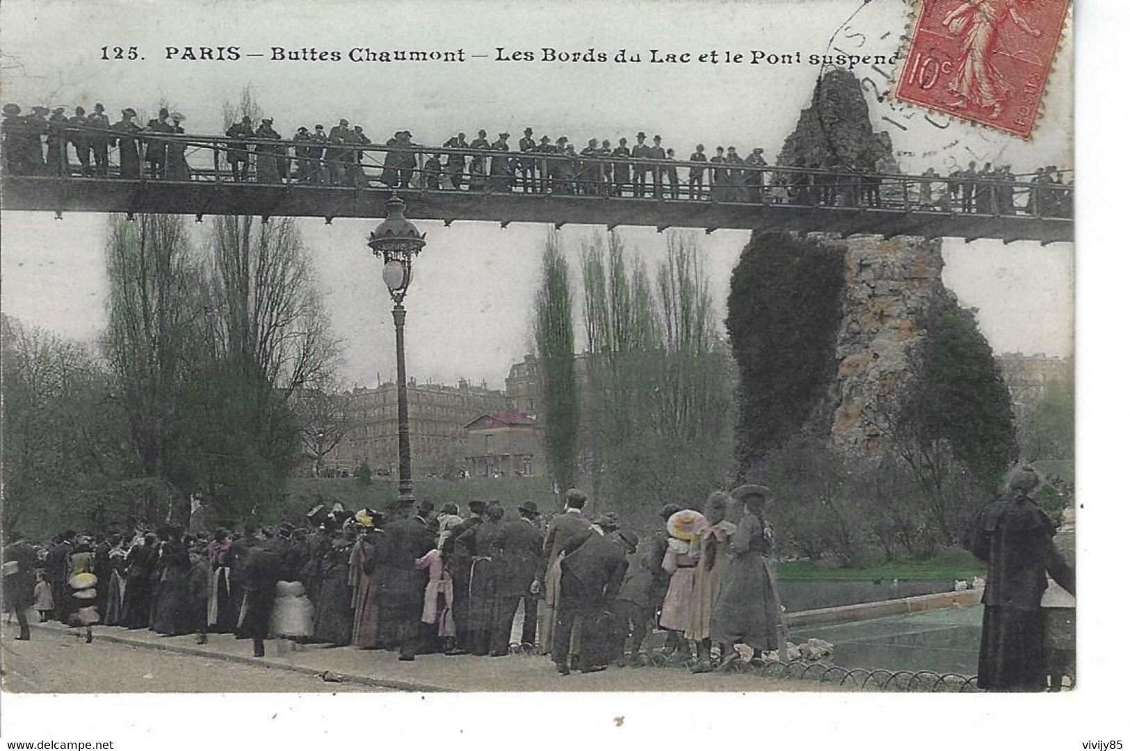 75 - PARIS - Buttes Chaumont - Belle Vue Animée Couleur Des Bords Du Lac Et Du Pont Suspendu - Ponts