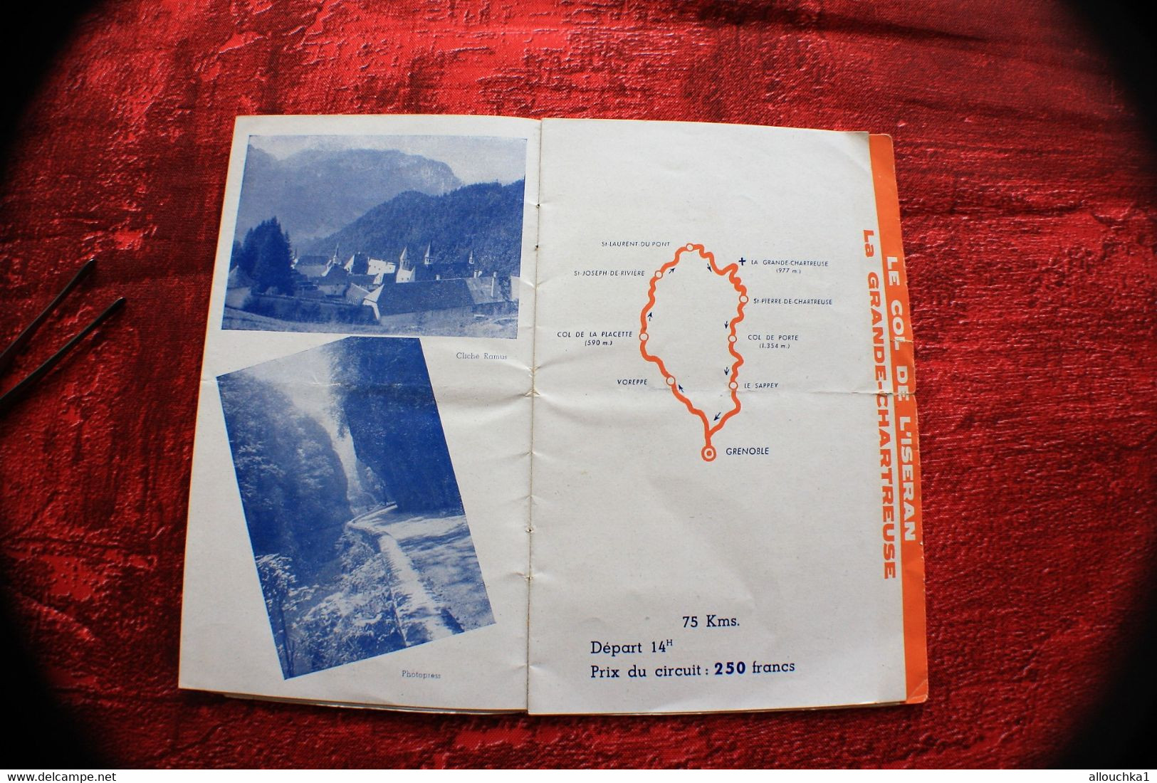 Rare 1948 VOYAGES TRANSPORTS RICOU GRENOBLE-DÉPLIANT TOURISTIQUE-SERVICE AÉRIEN-ITALIE-SUISSE-QUEYRAS-BRIANCON-ANNECY - Toeristische Brochures