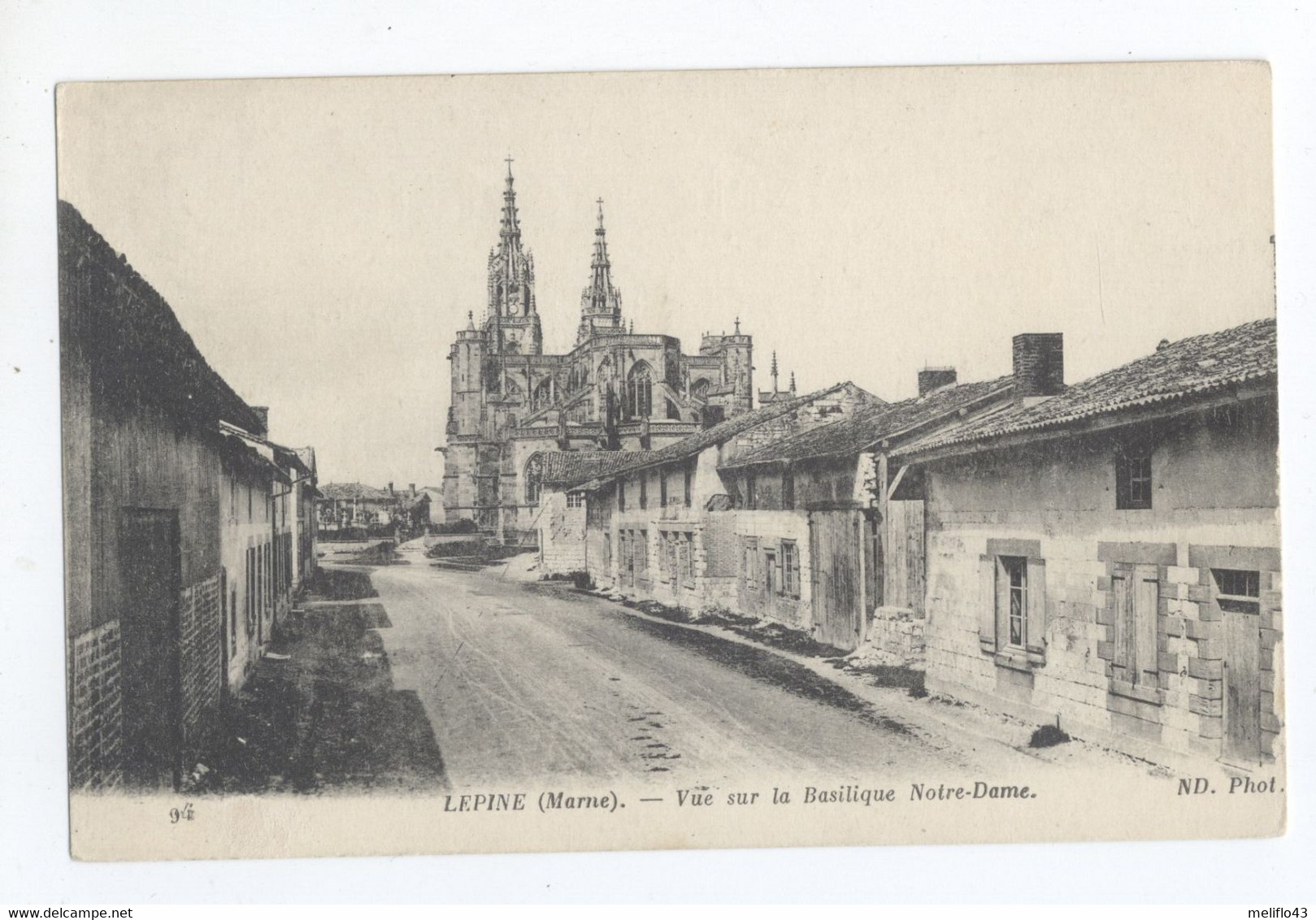 51/CPA - Lepine - Vue Sur La Basilique Notre Dame - L'Epine