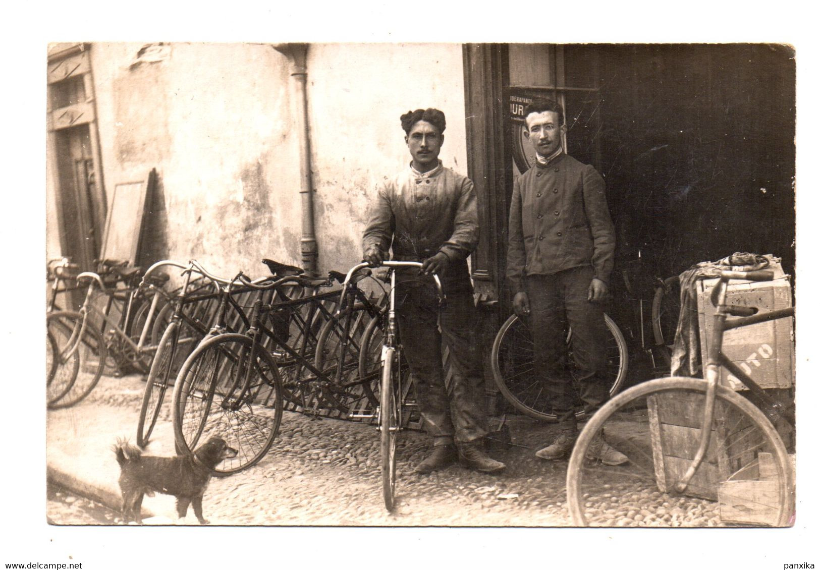 Graulhet.  Garage De Velos. Bicyclettes. TBE Non écrite. - Graulhet