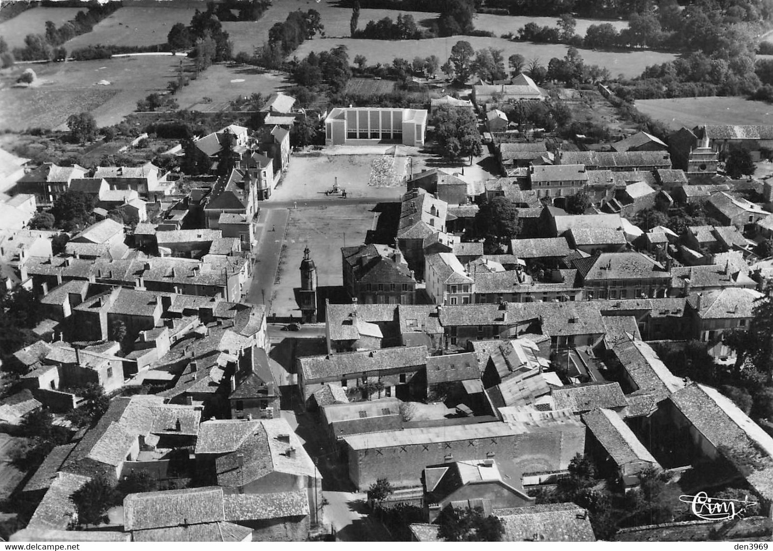 SAUZE-VAUSSAIS - Vue Aérienne Du Centre De La Ville, Avec La Tour De L'Horloge - Cliché Rancurel - Sauze Vaussais