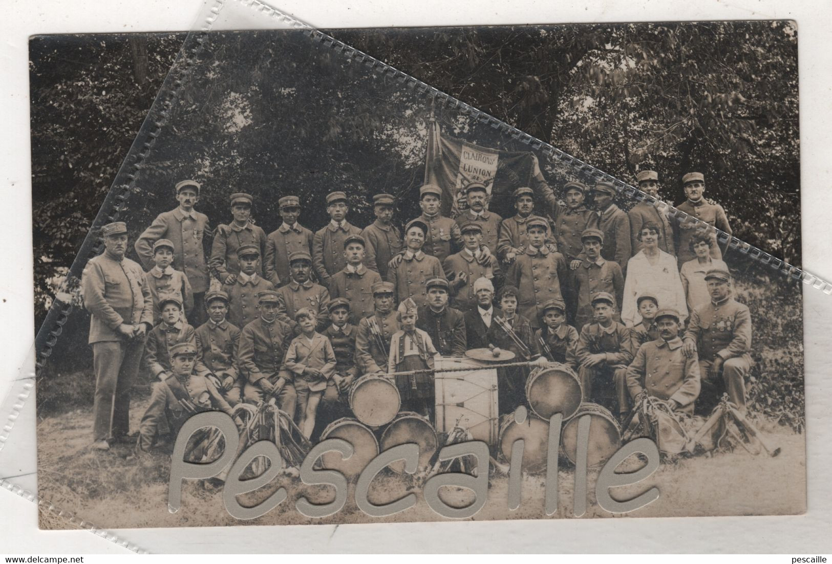 MILITARIA 76 SEINE MARITIME - CARTE PHOTO ANIMEE CLAIRONS TROMPETTES DE L'UNION DE SAINT PIERRE LES ELBEUF EN 1933 - - Autres & Non Classés