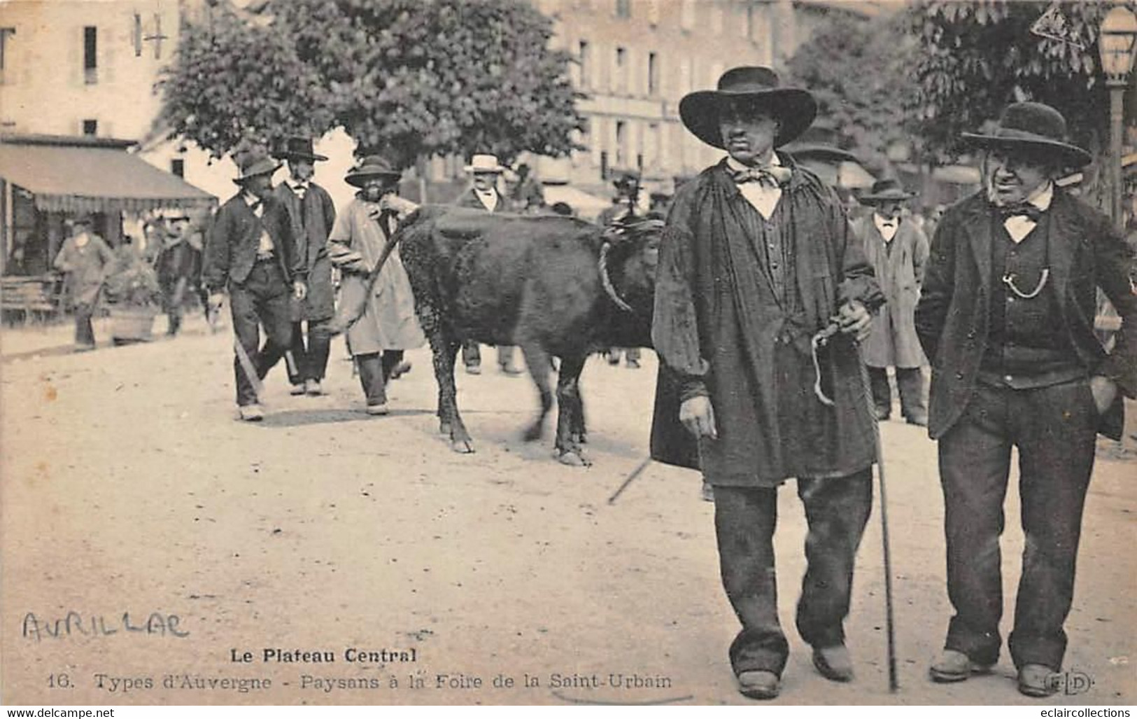 Aurillac        15        Paysans A La  Foire De La Saint Urbain            (Voir Scan) - Aurillac