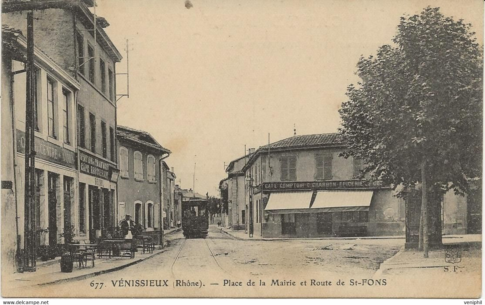 VENISSIEUX - RHONE -  PLACE DE LA MAIRIE ET ROUTE DE ST FONS - ANNEE 1905 - Vénissieux