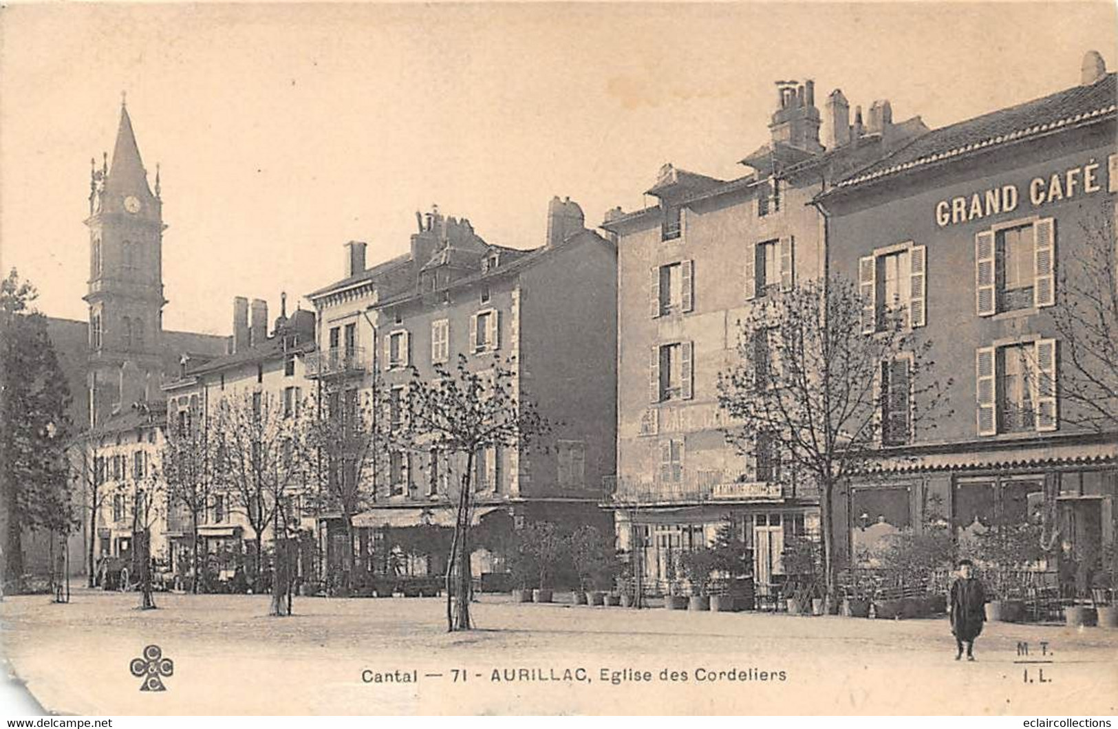 Aurillac        15         Place Et Eglise Des Cordeliers   -défaut D'angle -      (Voir Scan) - Aurillac