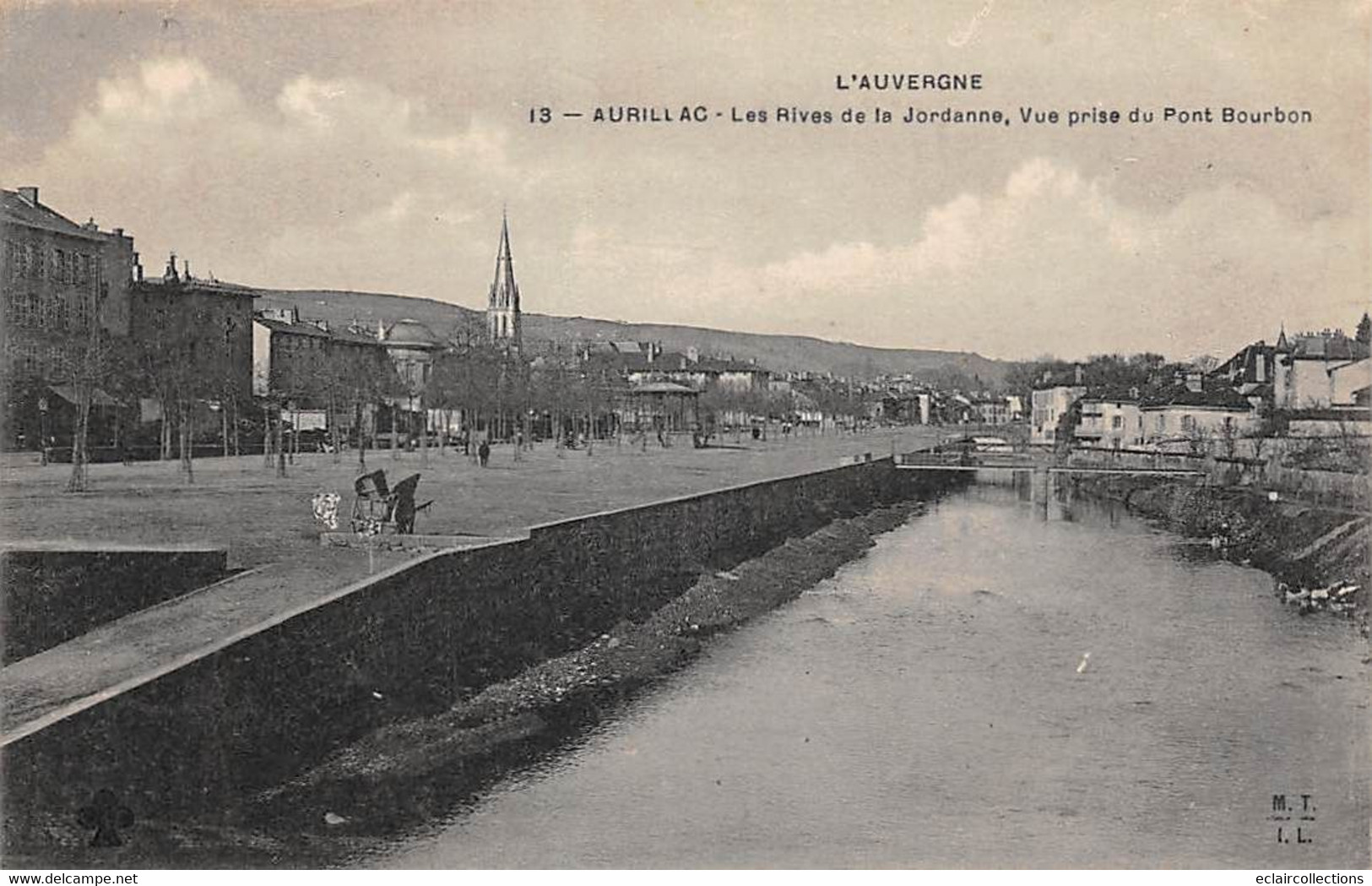 Aurillac        15       Les Rives De La Jordanne, Vue Prise Du Pont Bourbon .          (Voir Scan) - Aurillac