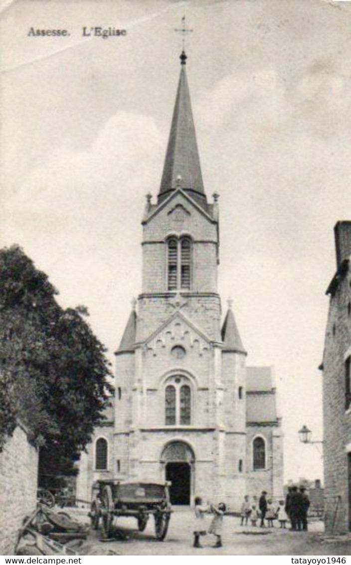 Assesse L'église Animée Charette Unpeu Rare Circulé En 1912 Coin Supérieur Gauche Croqué - Assesse