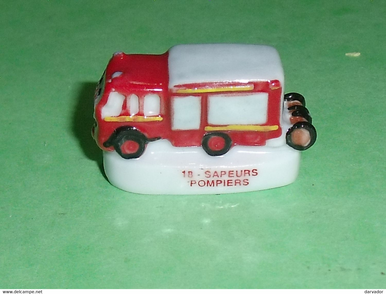 Fèves / Fève / Sports : Camion De Pompiers , Pompier  T51 - Sports