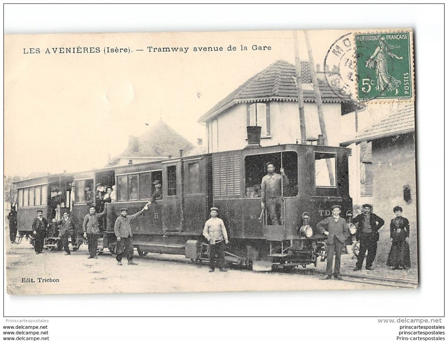 CPA 38 Les Avenieres La Gare Et Le Train Tramway Ligne De La Tour Du Pin Les Avenières - Les Avenières