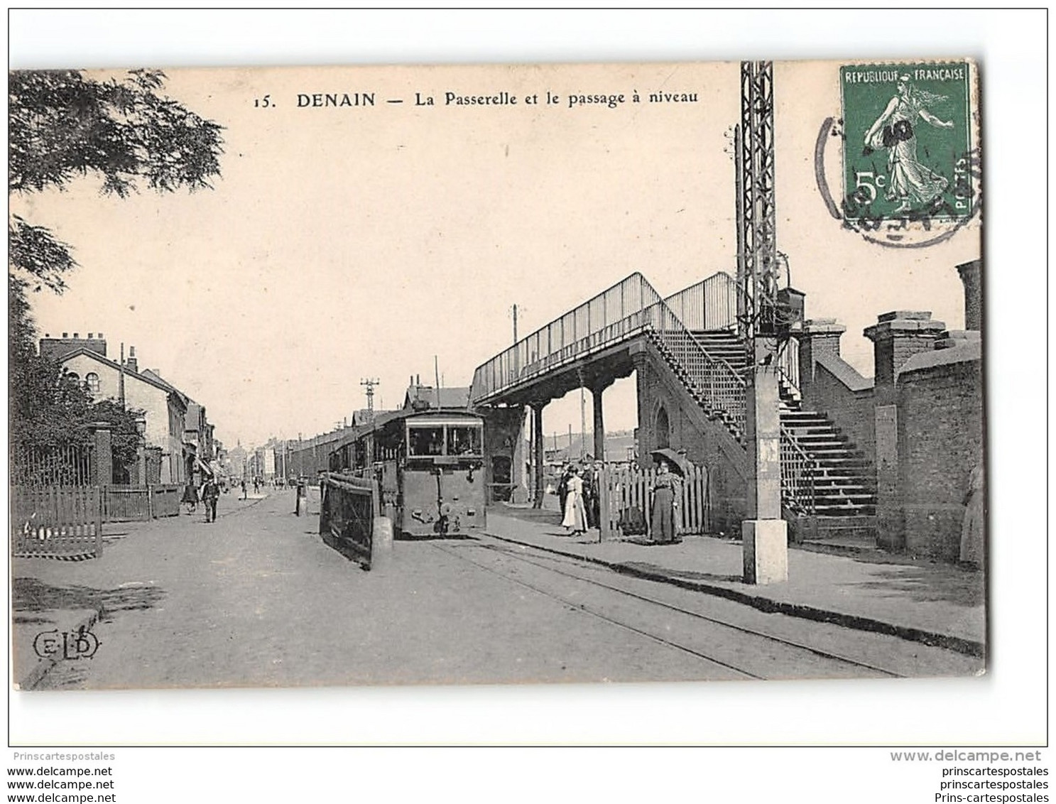 CPA 59 Denain Passerelle Et Le Passage à Niveau Ligne De Valenciennes Denain Lourches - Denain