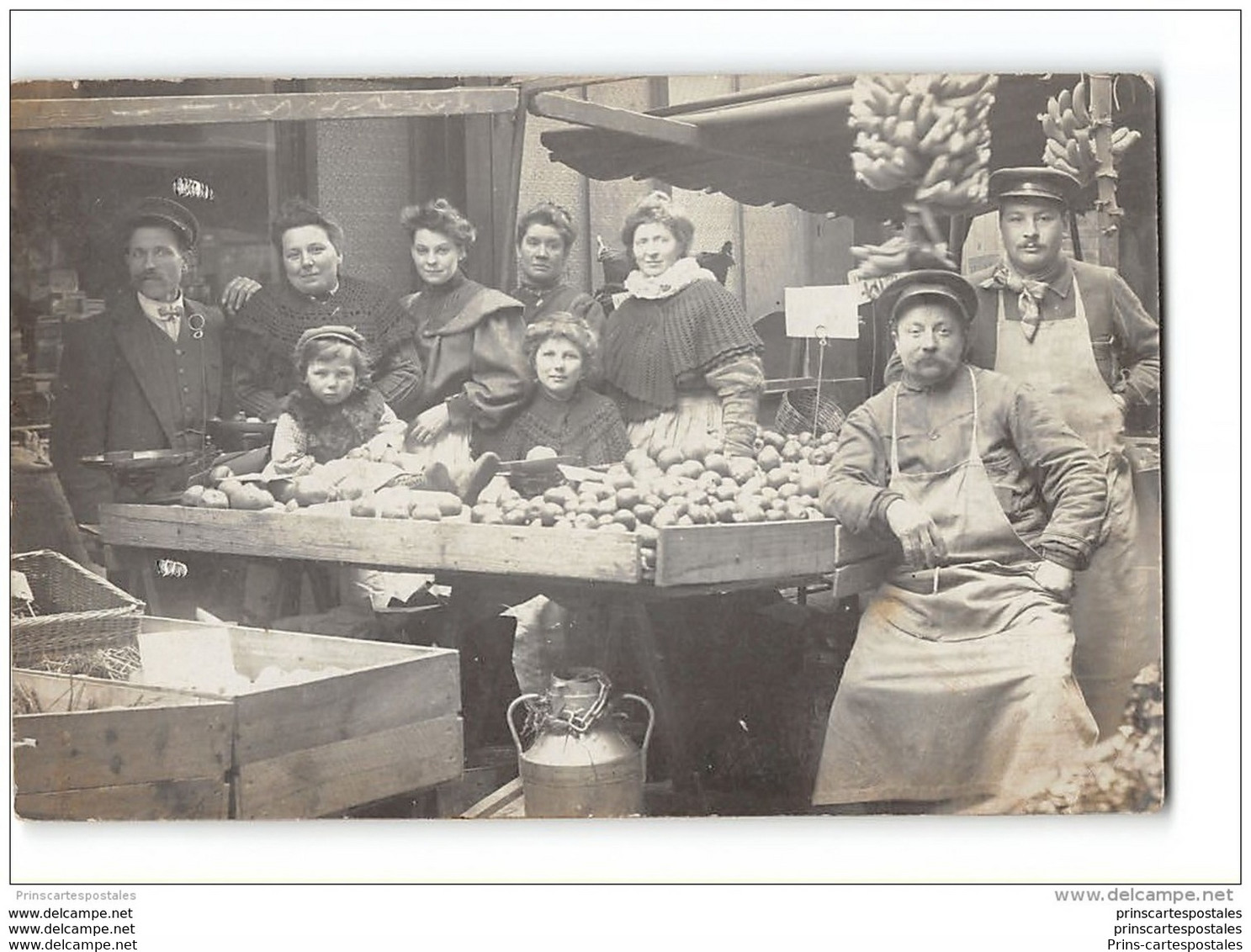 CPA Carte Photo à Situer Scene De Marché Une Marchande De Pommes De Terres - Altri & Non Classificati