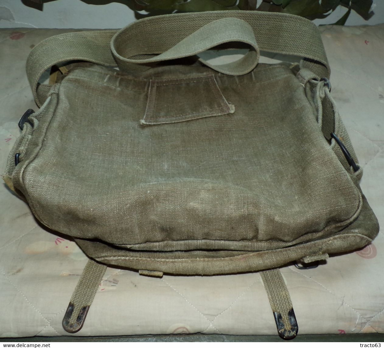 MUSETTE MILITAIRE DE L' ARMEE FRANCAISE VOIR TAMPON ,PERIODE GUERRE ALGERIE ,DIMENSION LARGEUR 32 CM HAUTEUR 28 CM , ETA - Equipaggiamento