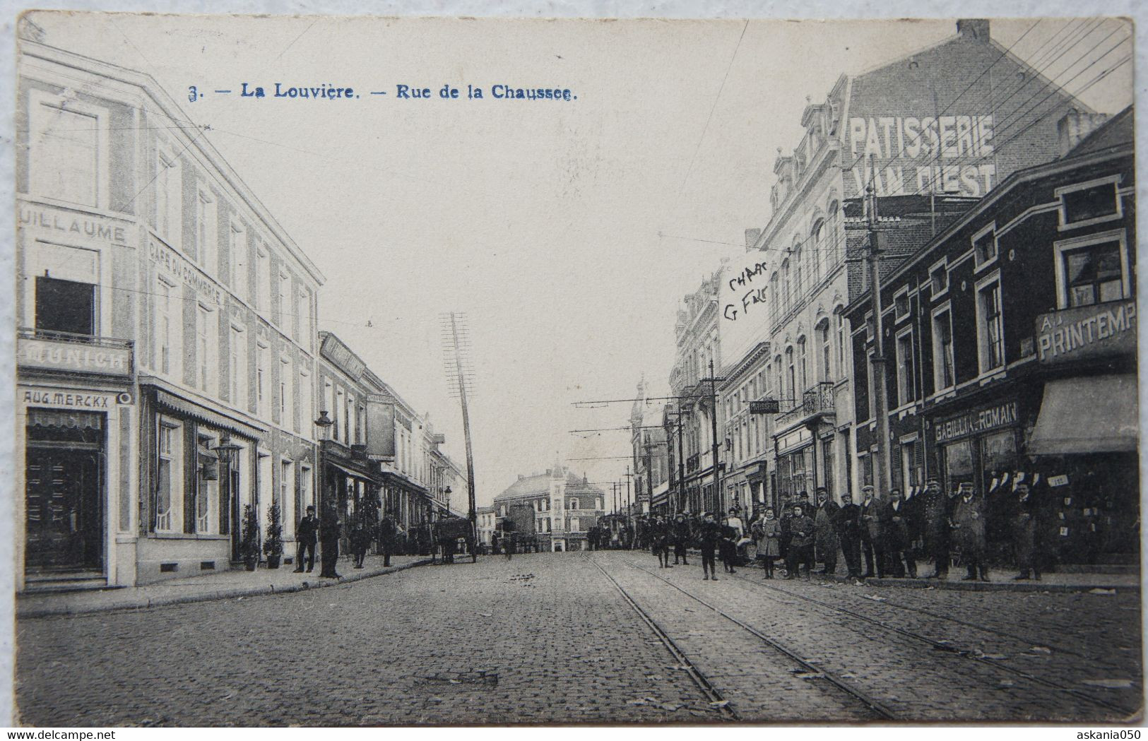 CPA LA LOUVIERE Rue De La Chaussée - La Louvière