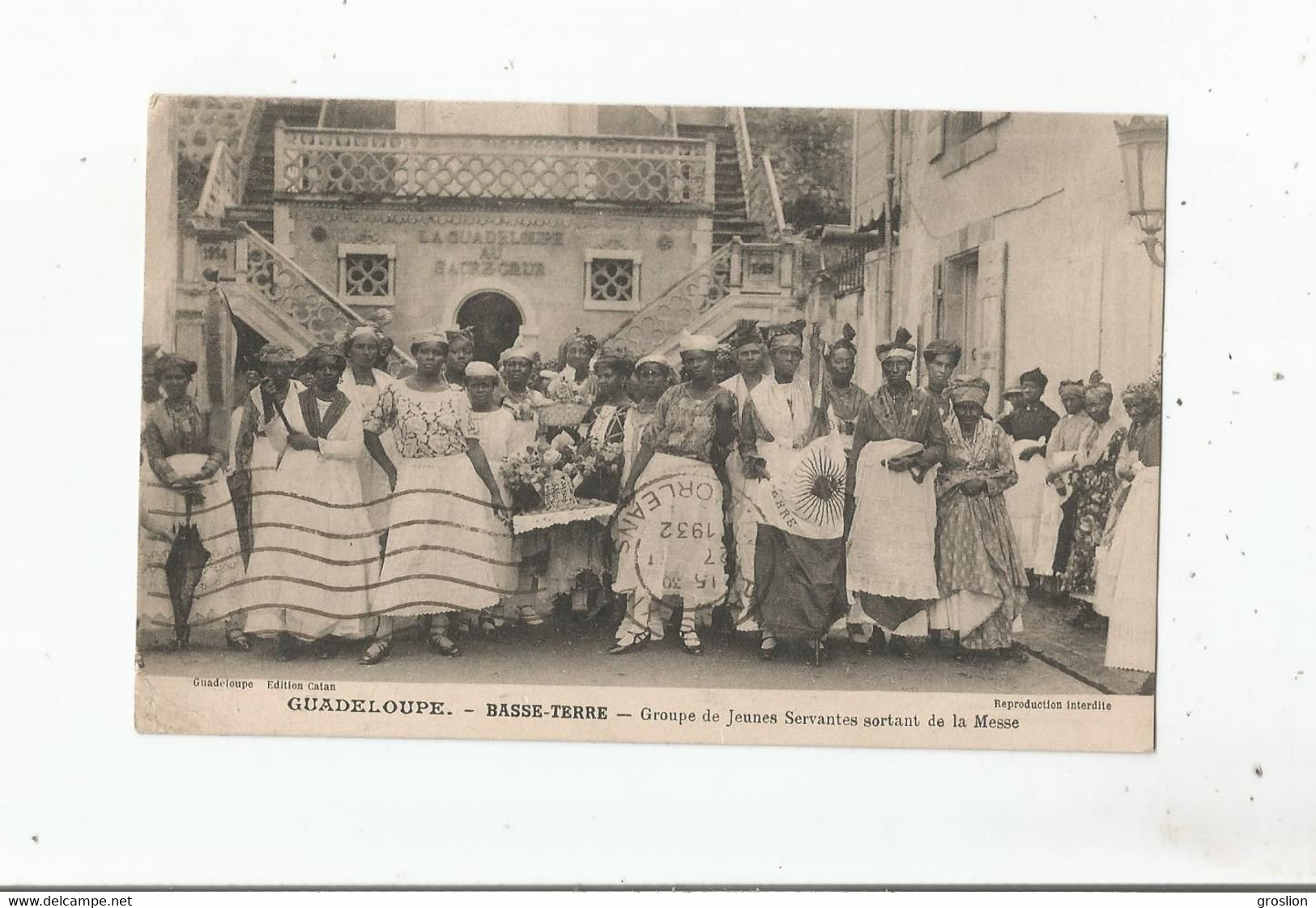 GUADELOUPE BASSE TERRE GROUPE DE JEUNES SERVANTES SORTANT DE LA MESSE 1932 (BELLE ANIMATION) - Basse Terre
