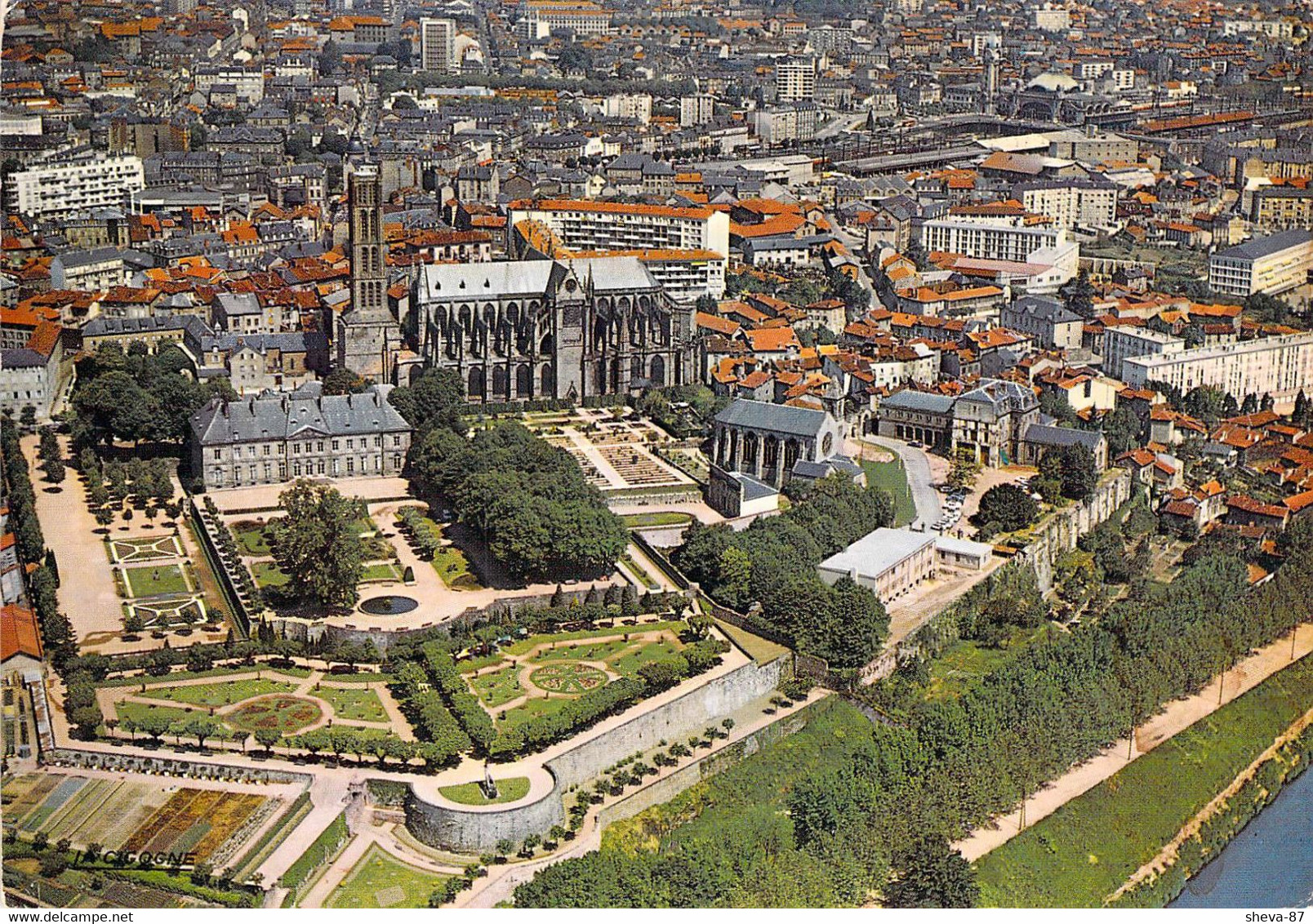 87 - Limoges - Vue Aérienne - Les Jardins De L'Evêché Et La Cathédrale - Limoges