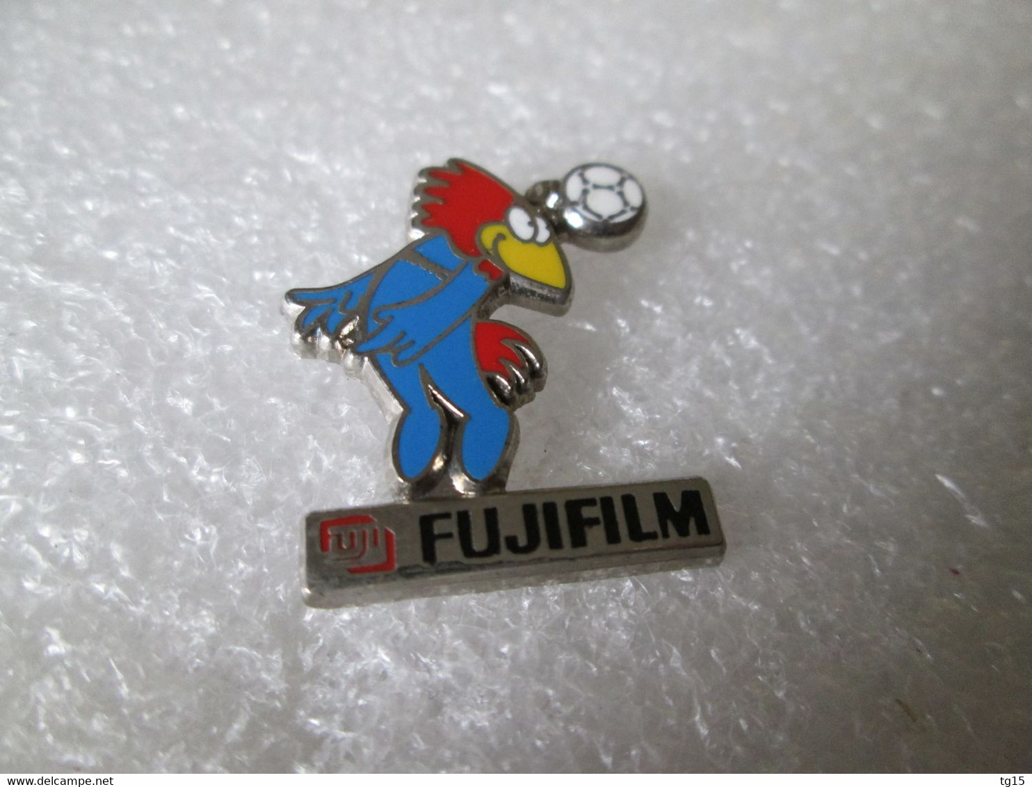 PIN'S   FUJIFILM   WORLD CUP FOOTBALL  1998  Arthus Bertrand - Fotografie