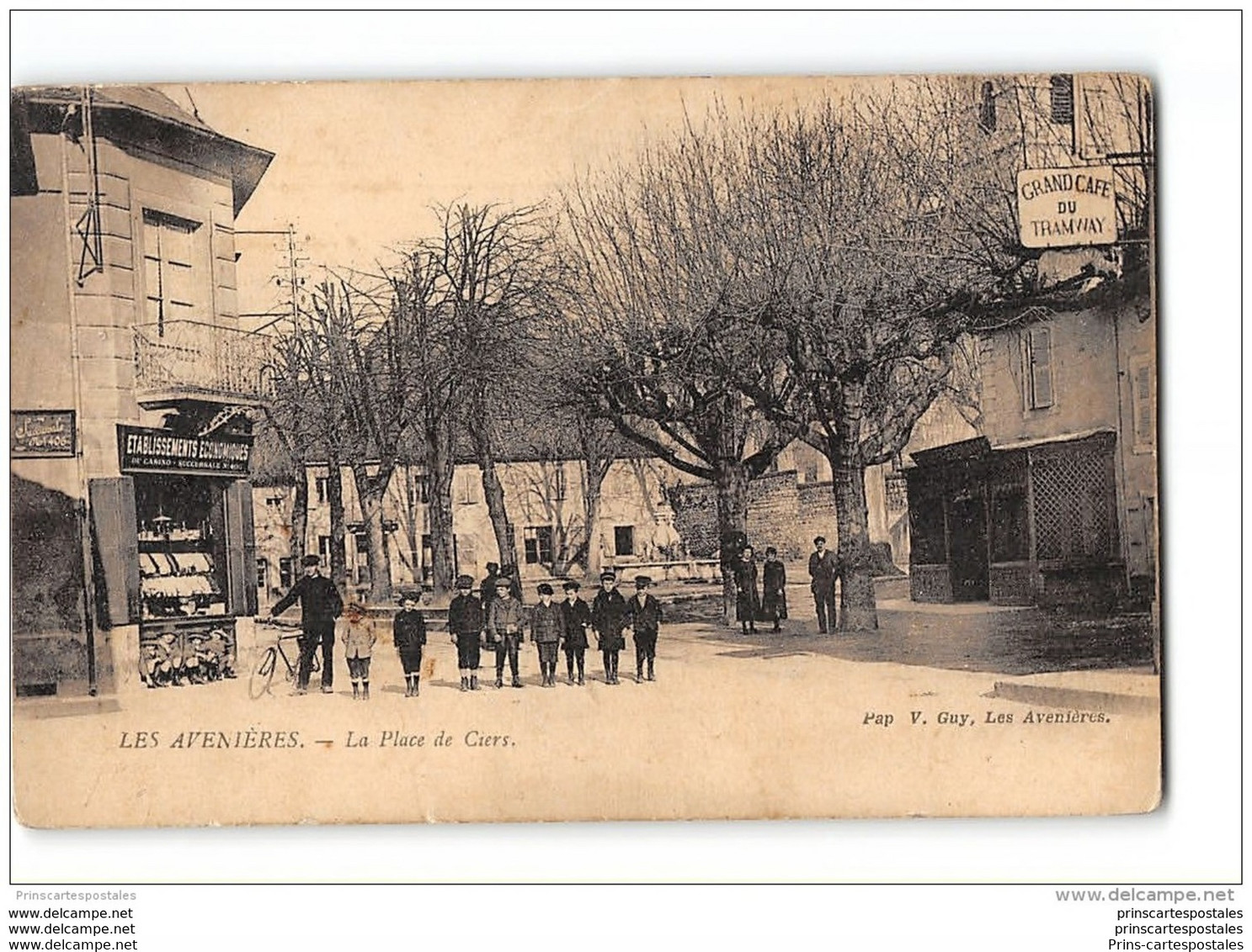 CPA 38 Les Avenieres La Place De Ciers - Les Avenières