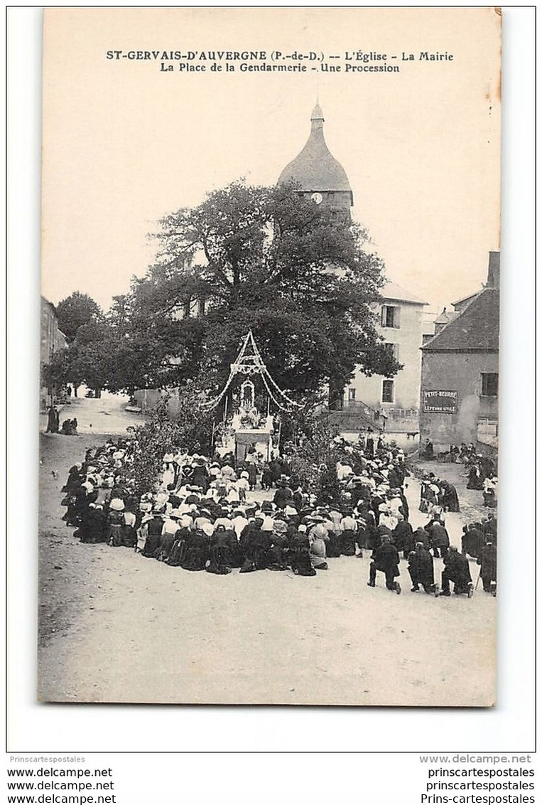 CPA 63 Saint Gervais D'Auvergne L'église La Mairie La Place De La Gendarmerie Une Procession - Saint Gervais D'Auvergne