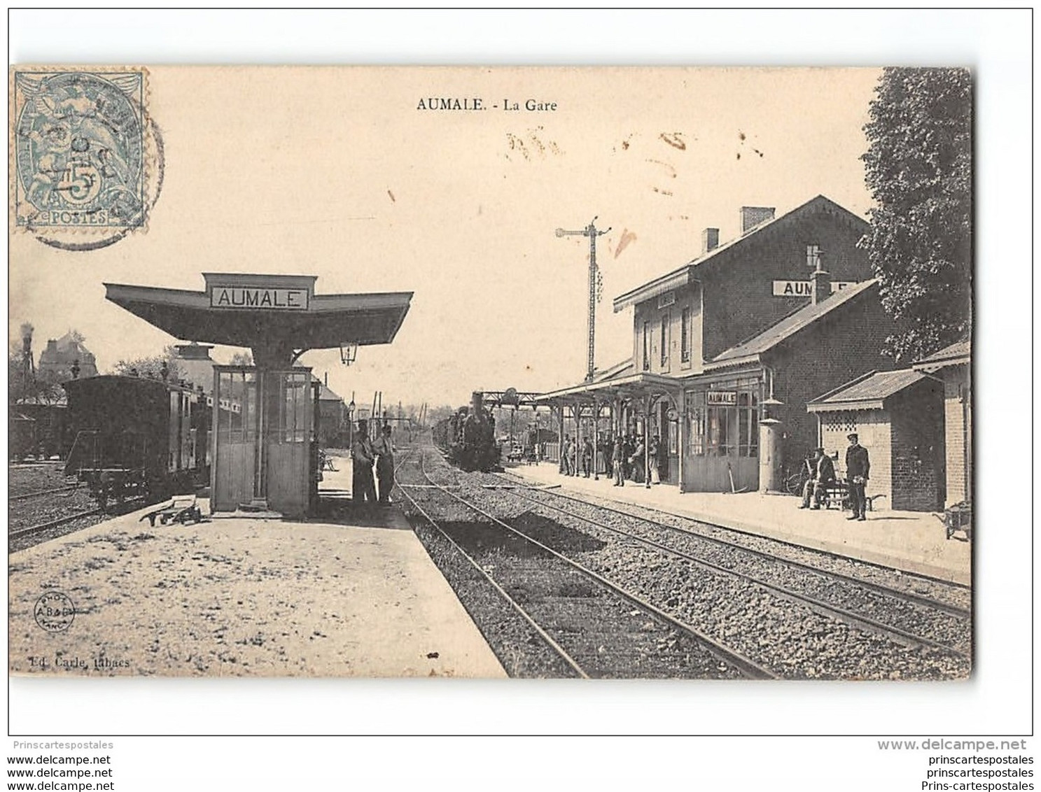 CPA 76 Aumale La Gare Et Le Train - Aumale