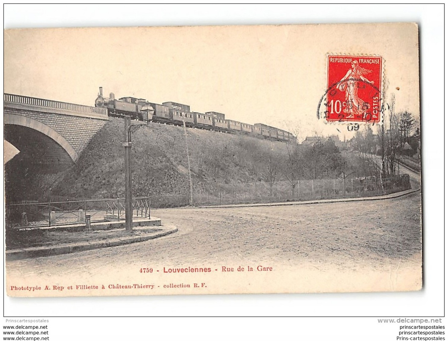 CPA 78 Louveciennes Rue De La Gare Et Le Train - Louveciennes