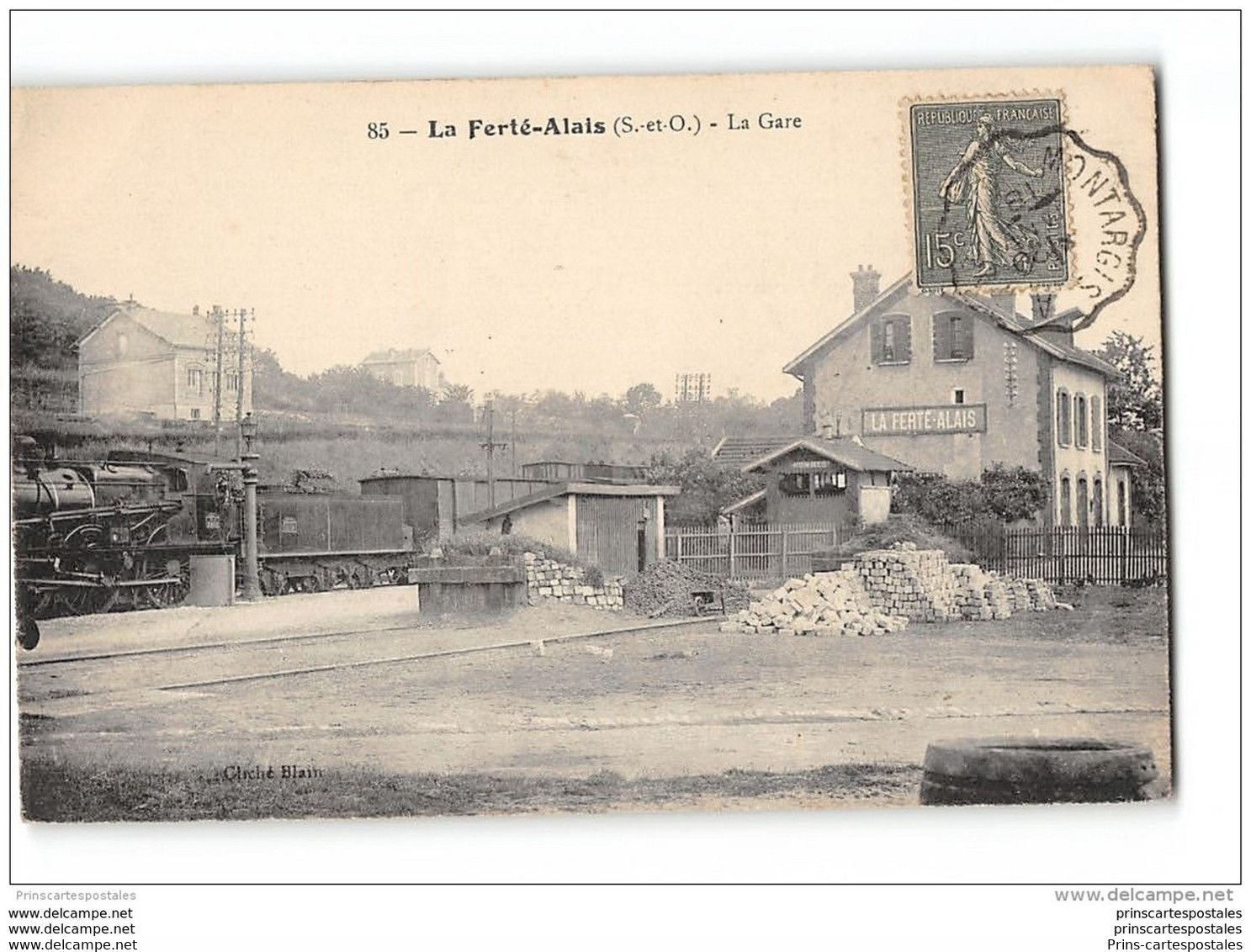 CPA 91 La Ferté Alais La Gare Et Le Train - La Ferte Alais