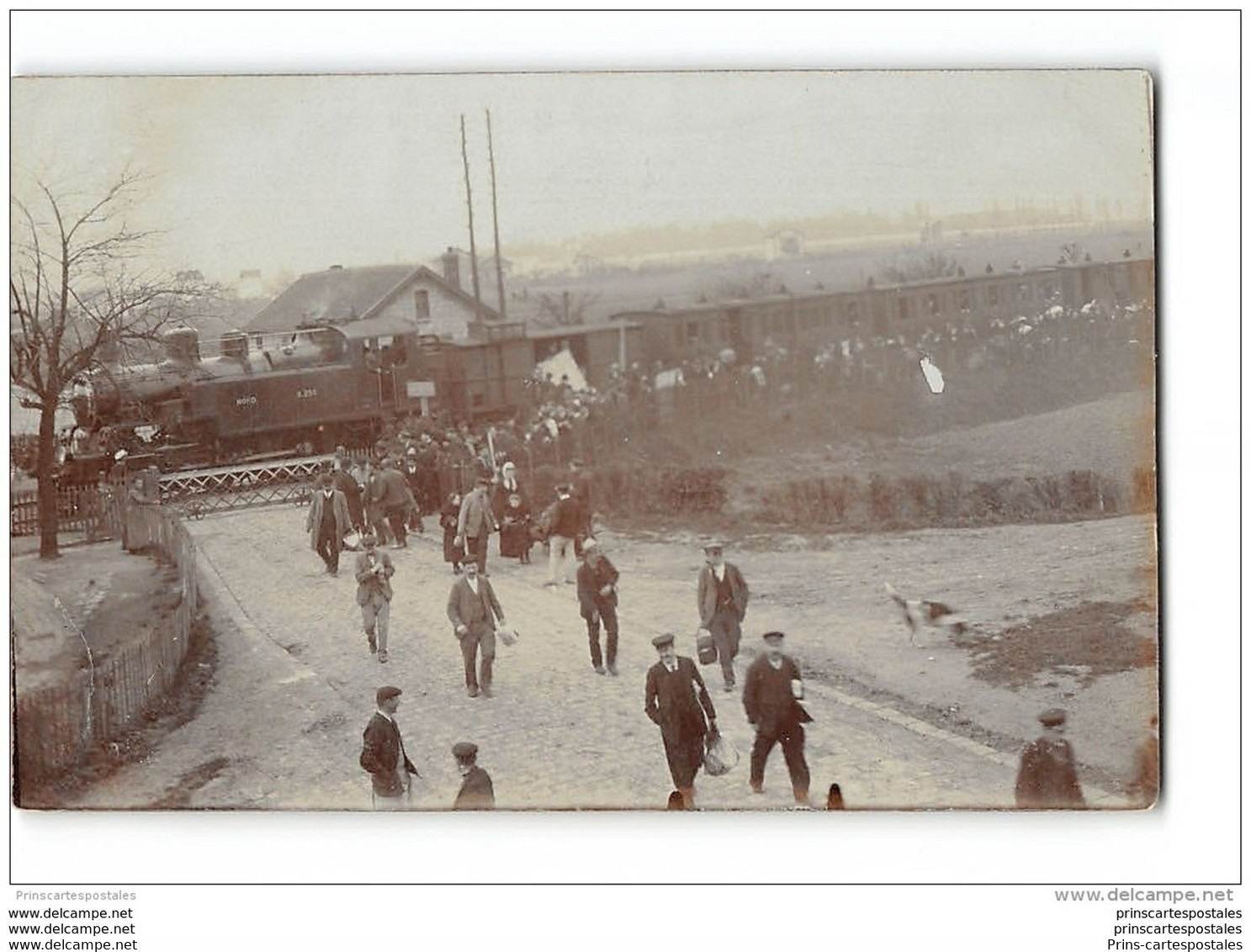 CPA 93 Carte Photo Le Blanc Mesnil Le Passage à Niveau Et Le Train - Le Blanc-Mesnil