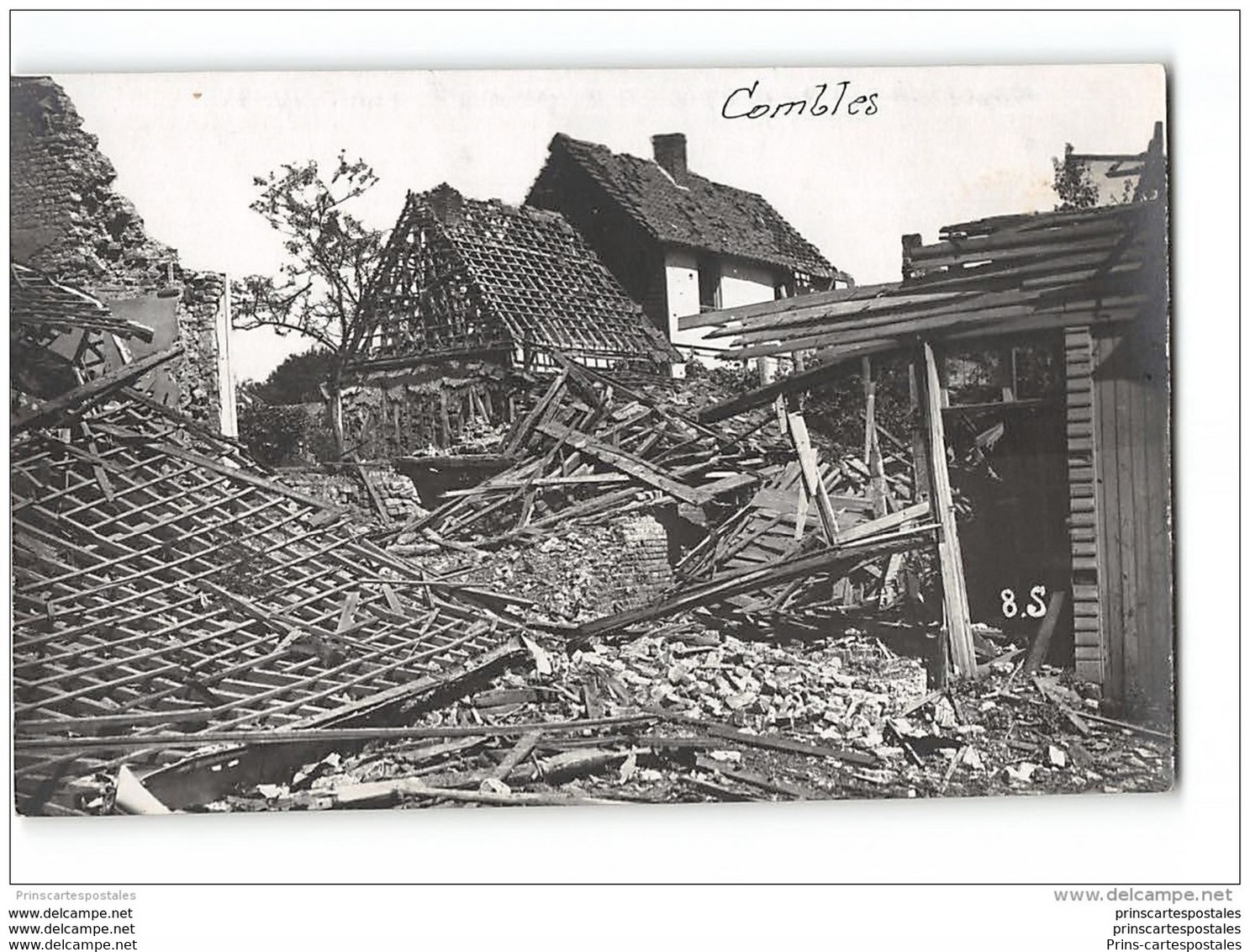 Photo Format Cpa Combles Demolition De Guerre Une Ferme - Combles