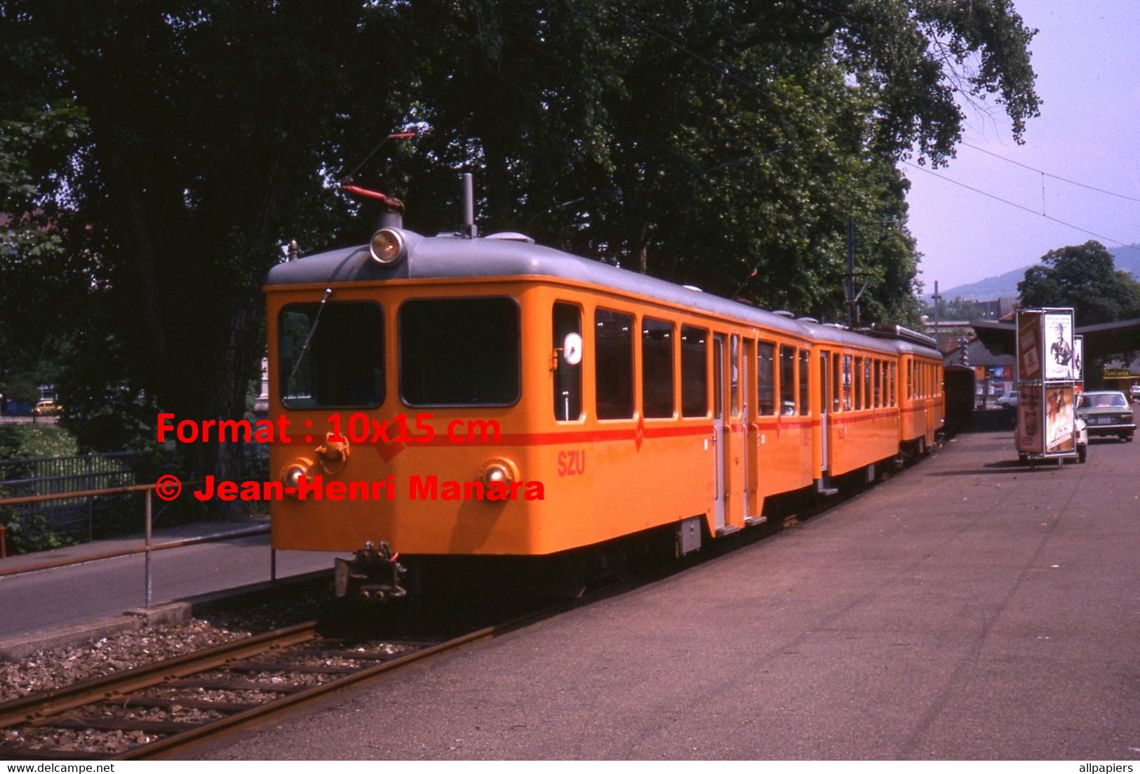 Reproduction Photographie D'une Vue D'un Train SZU Circulant à Zurich En Suisse En 1978 - Autres & Non Classés