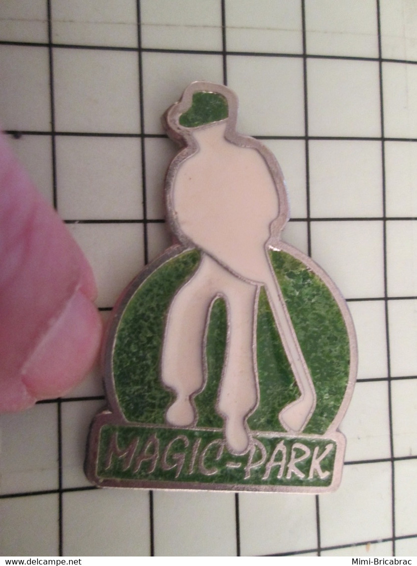 715d Pins Pin's / Rare & Belle Qualité THEME SPORTS / GOLF MAGIC PARK - Golf