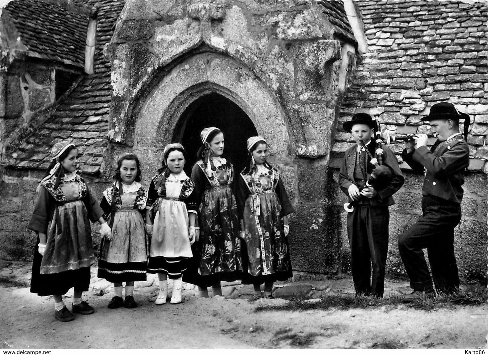 Port Blanc * Penvénan * Groupe D'enfants Et Sonneurs De Korrigans * Coiffe Costume Folklore Breton - Penvénan