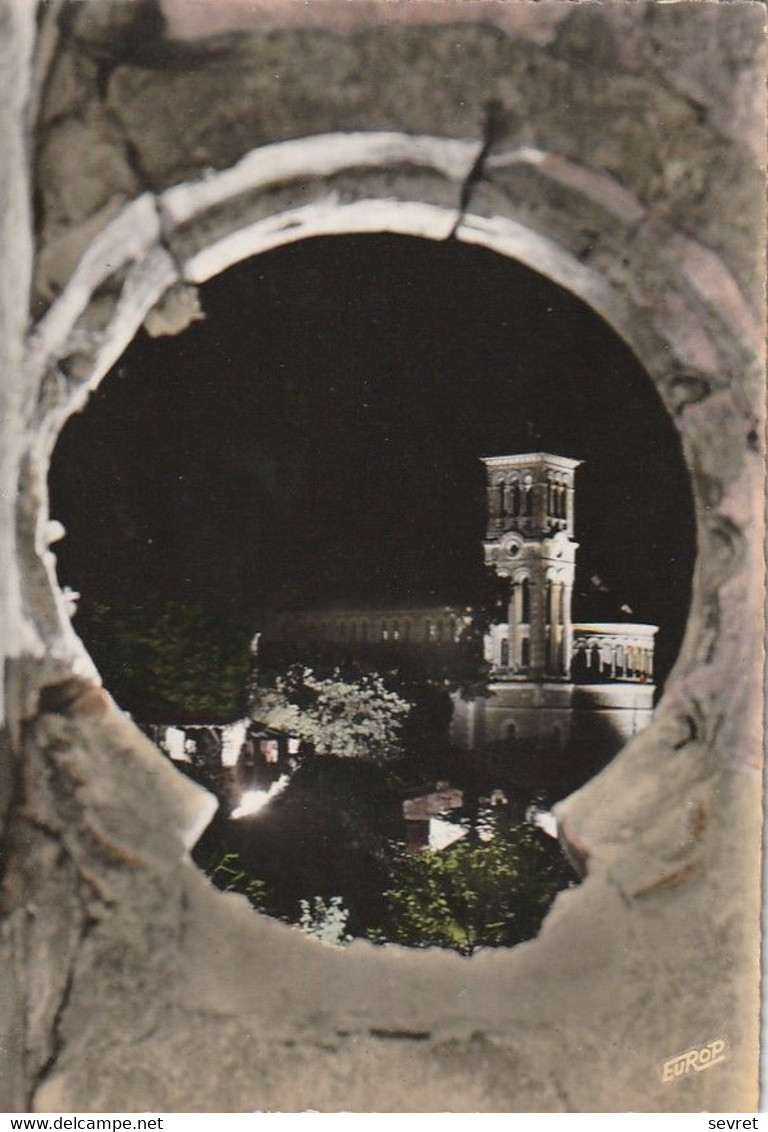 CLISSOn. - L'Eglise Illuminée Vue Du Château - Clisson