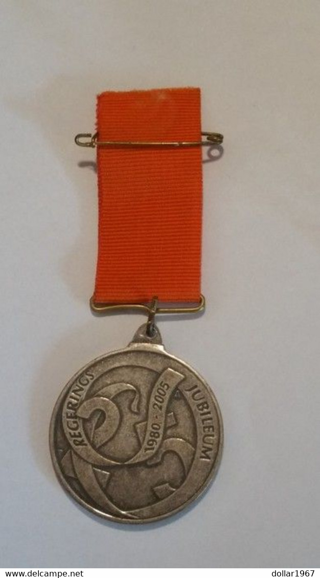 Medaille :Netherlands  -  Koningin Beatrix. Regeringsjubileum 1980-2005 (2) - Monarquía/ Nobleza
