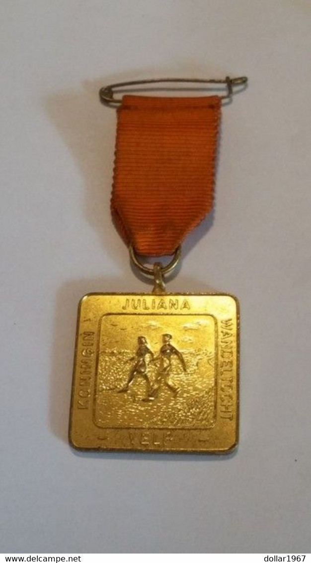 Medaille -:Netherlands  -   Koningin Juliana Wandeltocht Velp - Royaux/De Noblesse