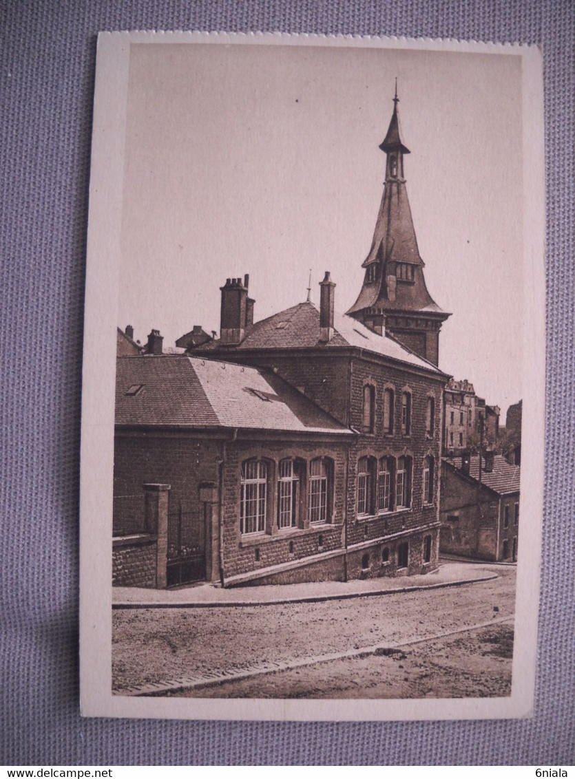 3742  Carte Postale MONT Saint MARTIN  Ecole Des Garçons       54  Meurthe Et Moselle - Mont Saint Martin