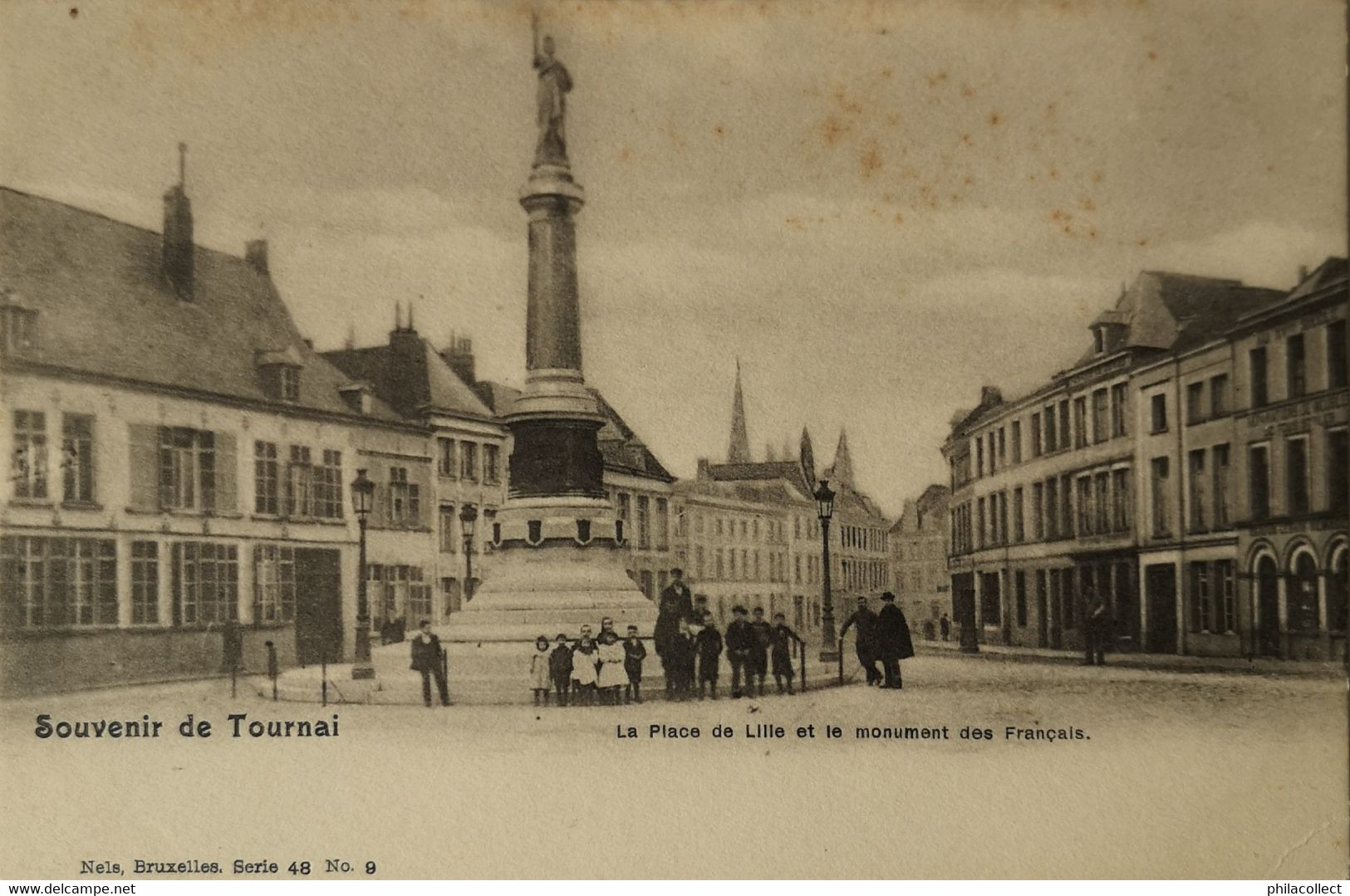 Tournai - Souvenir De // LA Place De Lille Et Le Monument Des Francais (animee) Ca 1900 - Tournai