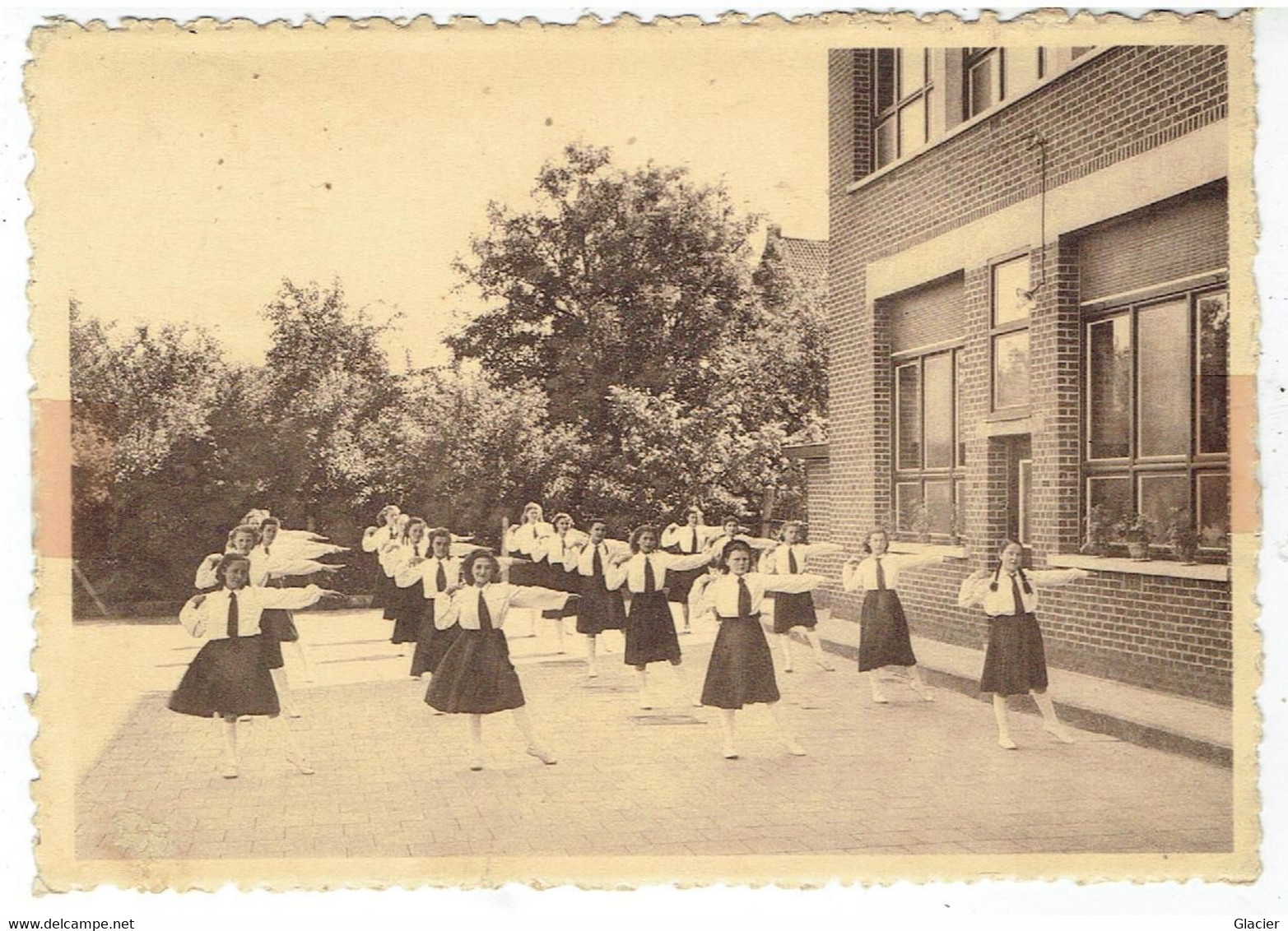 KUURNE - Vakhuishoudschool - Turnplein - Kuurne