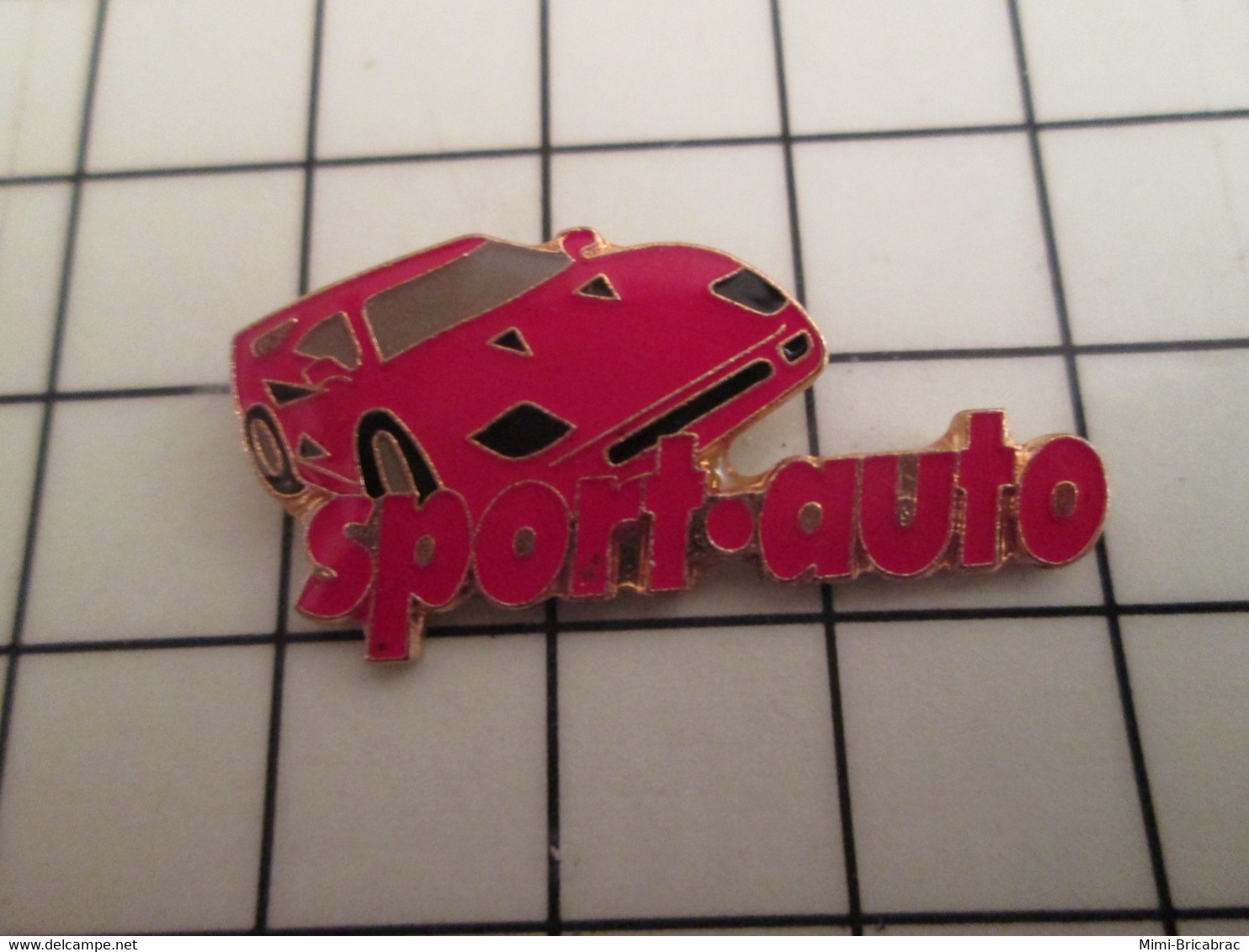 718C Pins Pin's / Rare & Belle Qualité THEME MEDIAS / REVUE SPORT AUTO FERRARI F-40 - Medien