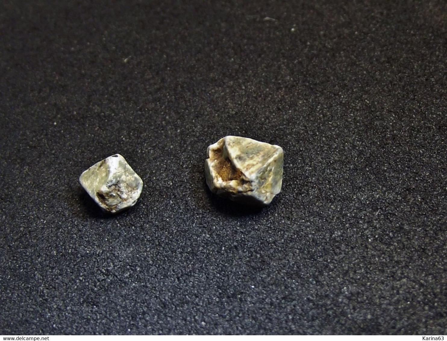 2 Hydropyrochlore Crystals ( 5mm / And 4mm /) - Lueshe Mine -  North Kivu -  DR Congo - Mineralien