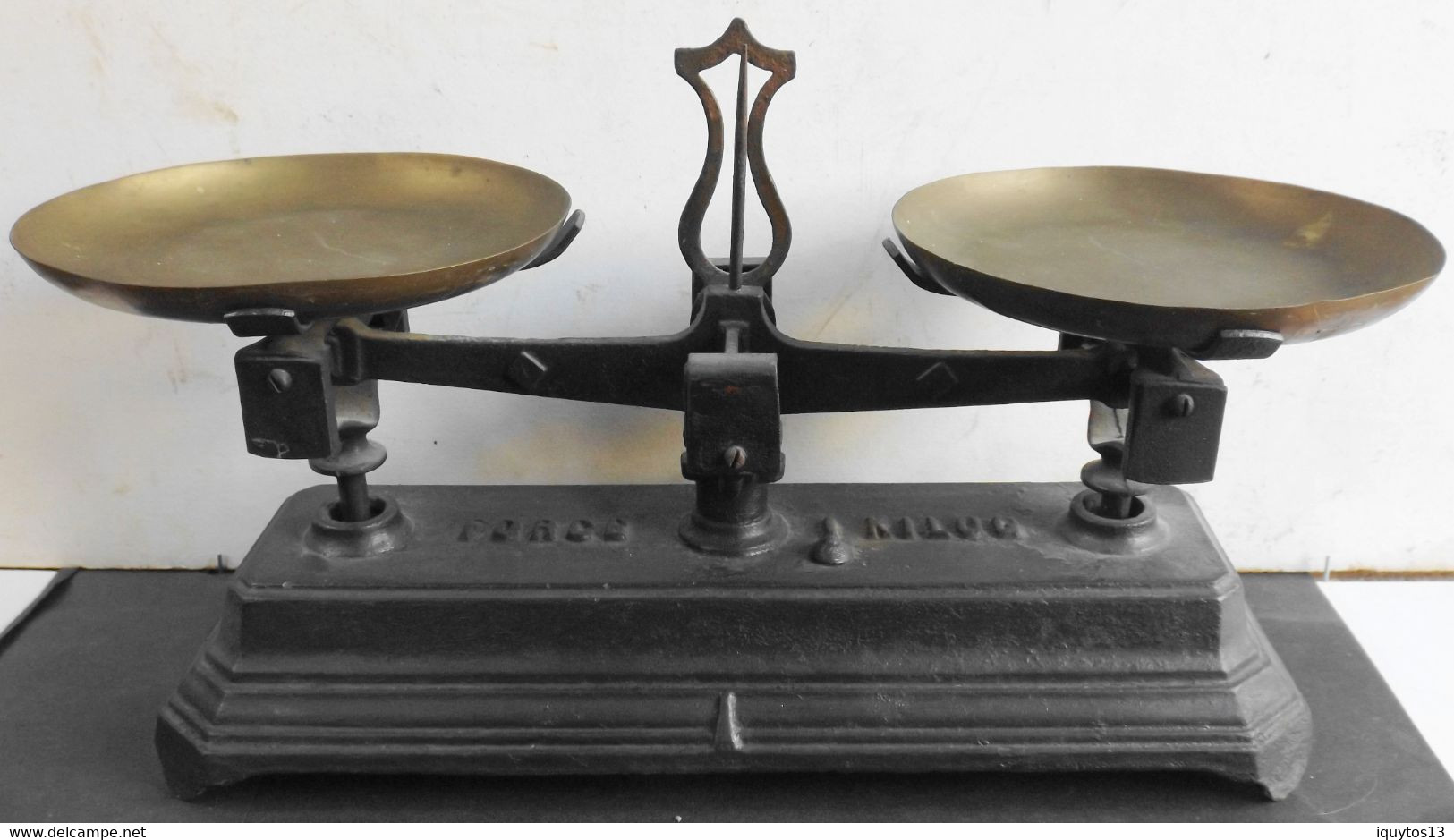 ANCIENNE PETITE BALANCE ROBERVAL SOCLE EN FONTE PLATEAUX En LAITON FORCE 1KG - SUPERBE - Art Populaire