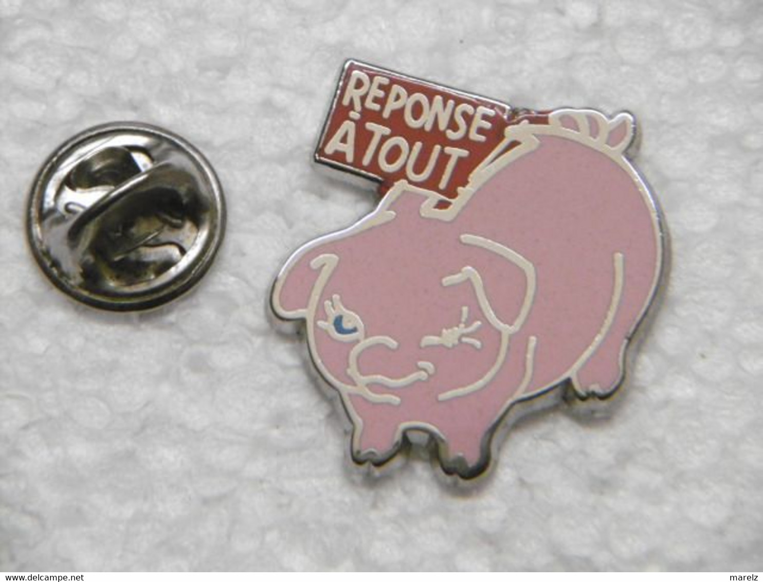 Pin's - Médias Jeu TV Et Revue Magazine "RÉPONSE A TOUT !" - Animaux COCHON PIG - Medias