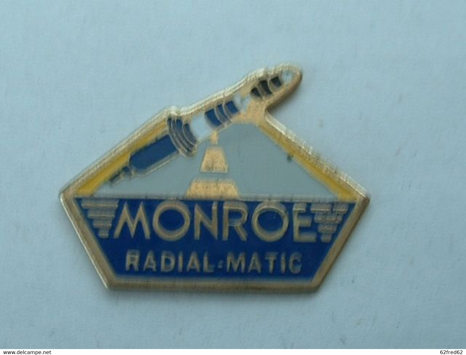 Pin's AMORTISSEUR MONROE - RADIAL MATIC - Marche