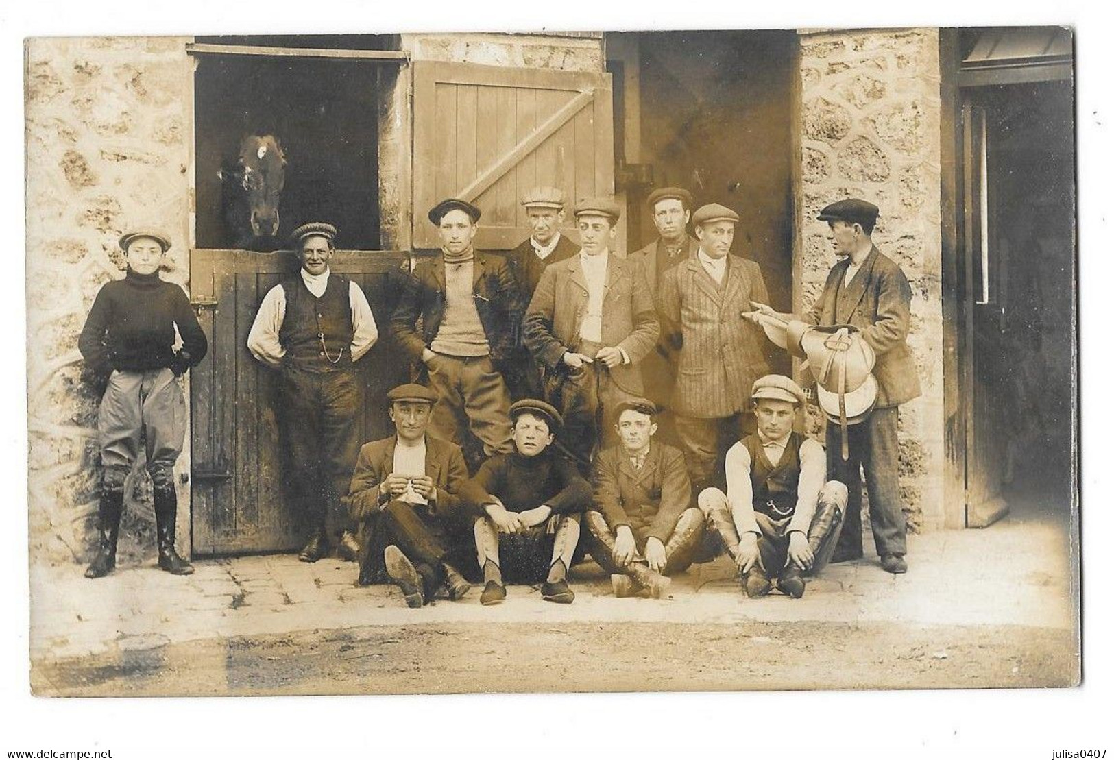 HIPPISME Carte Photo Groupe De Lads écurie Gros Plan - Horse Show