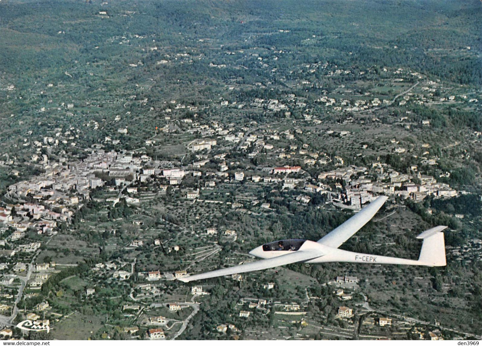 FAYENCE - Centre De Vol à Voile - Avion Planeur Janus Survolant Fayence Et Tourrettes - Fayence